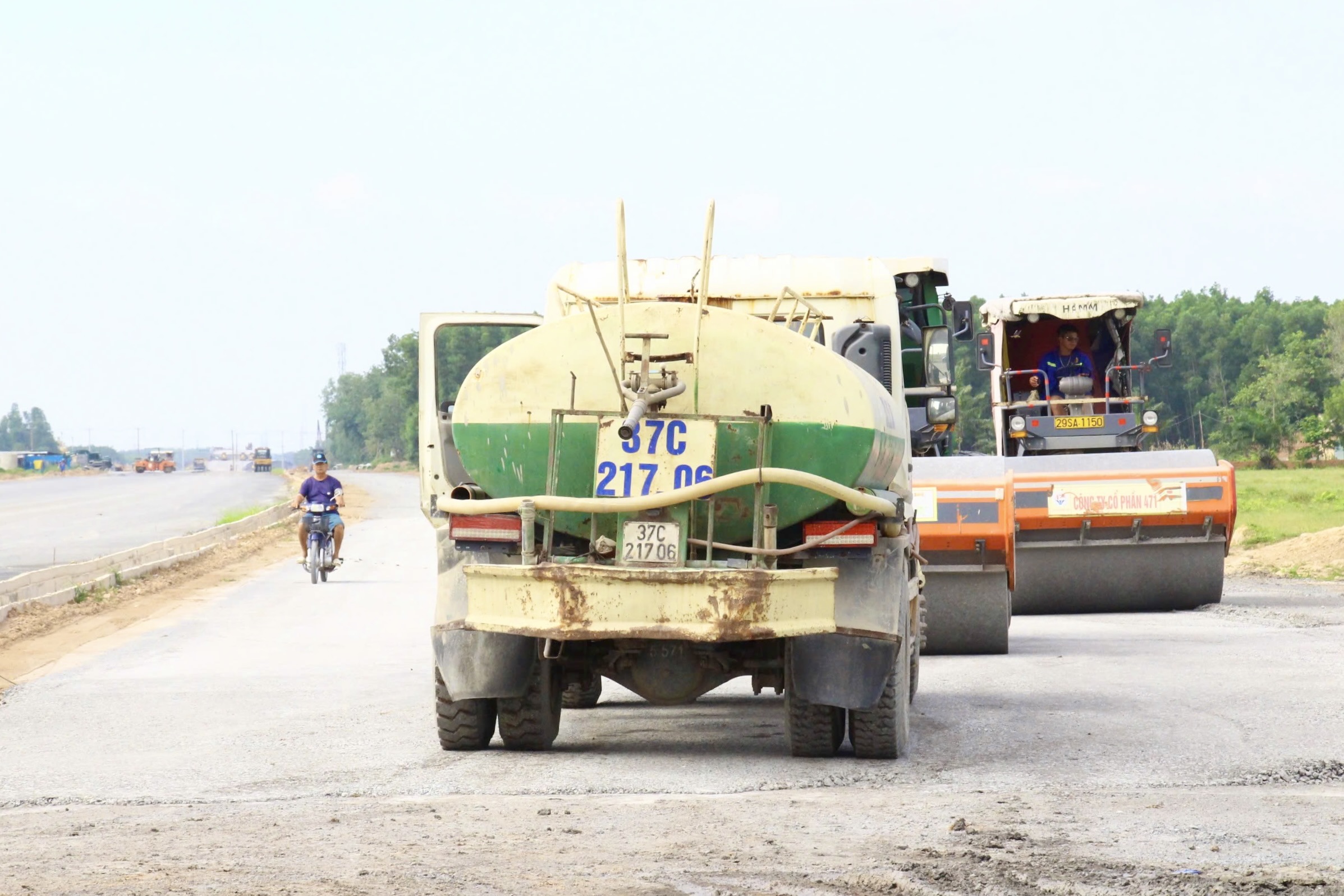 Chạy nước rút trên cầu ngàn tỷ đồng lớn nhất Vành đai 3 TP.HCM trước giờ G 19/8- Ảnh 16. Chạy nước rút trên cầu ngàn tỷ đồng lớn nhất Vành đai 3 TP.HCM trước giờ G 19/8- Ảnh 16.