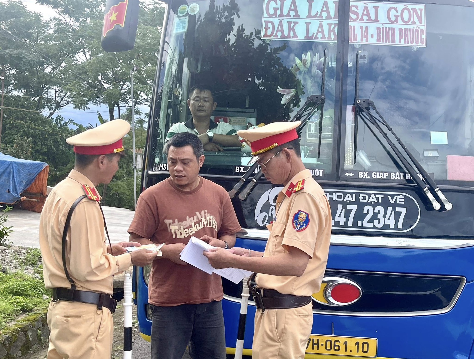 Hà Tĩnh: Phát hiện 58 trường hợp vi phạm sau 5 ngày tổng kiểm soát phương tiện- Ảnh 2. Hà Tĩnh: Phát hiện 58 trường hợp vi phạm sau 5 ngày tổng kiểm soát phương tiện- Ảnh 2.