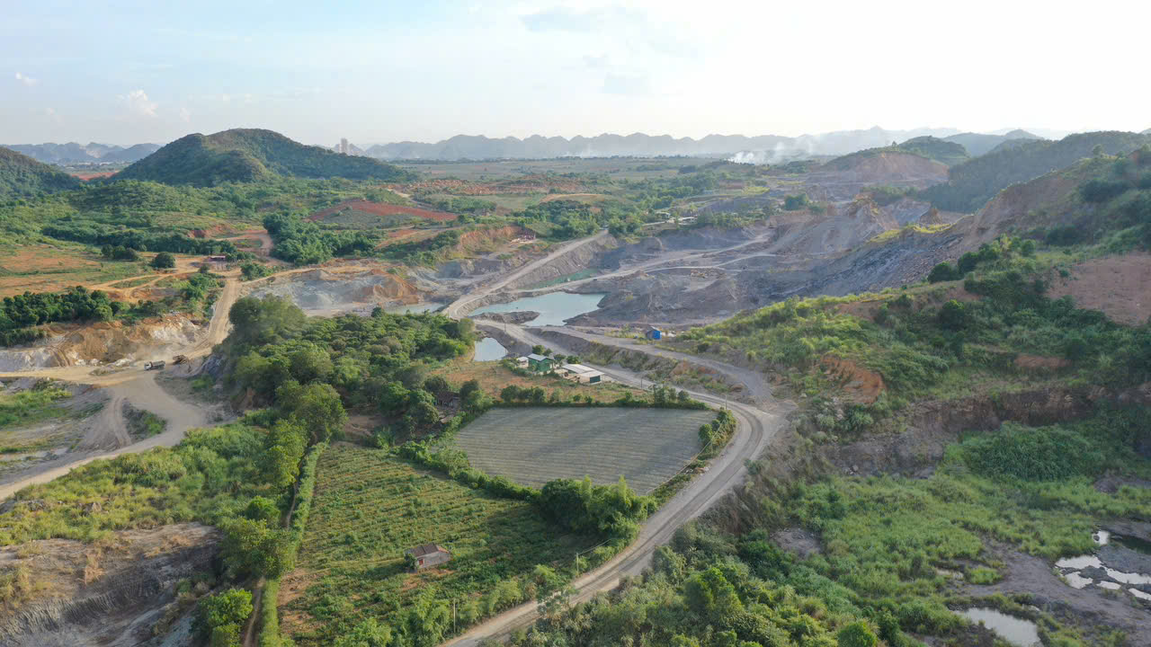 Ninh B&igrave;nh xin cơ chế đặc th&ugrave; cấp mỏ để "giải cứu" tiến độ loạt dự &aacute;n giao th&ocirc;ng trọng điểm- Ảnh 1.