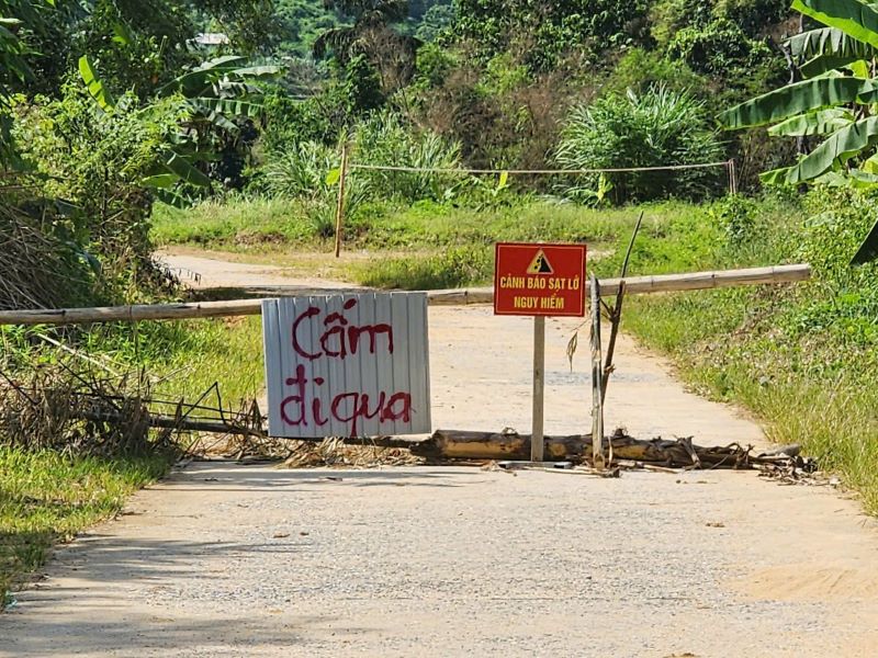 Thanh H&oacute;a: Sa N&aacute; lại sạt lở sau b&atilde;o số 3, nỗi &aacute;m ảnh &ugrave;a về trong từng cơn mưa- Ảnh 2.