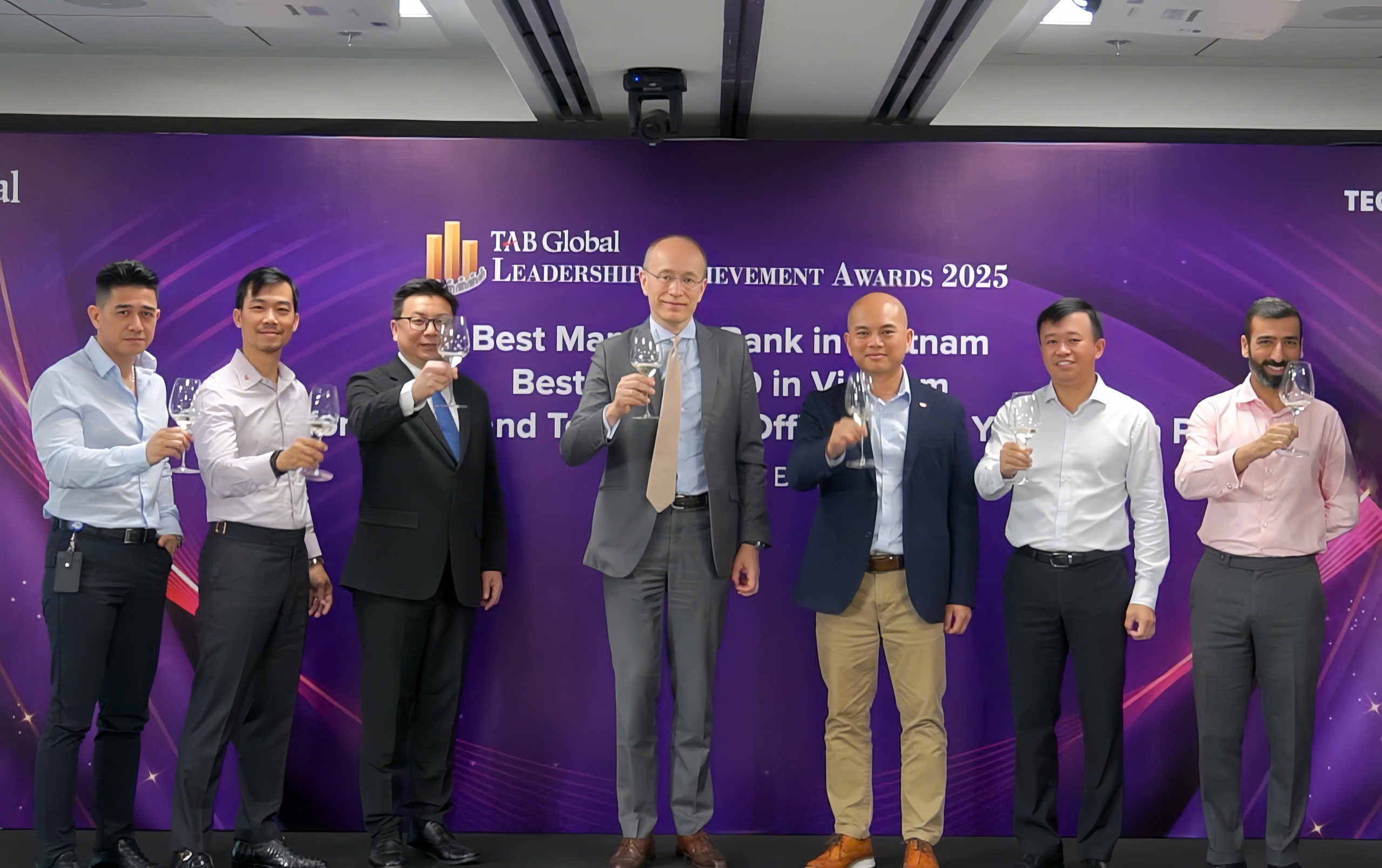 Techcombank được vinh danh 3 giải thưởng xuất sắc từ Asian Banker- Ảnh 1.