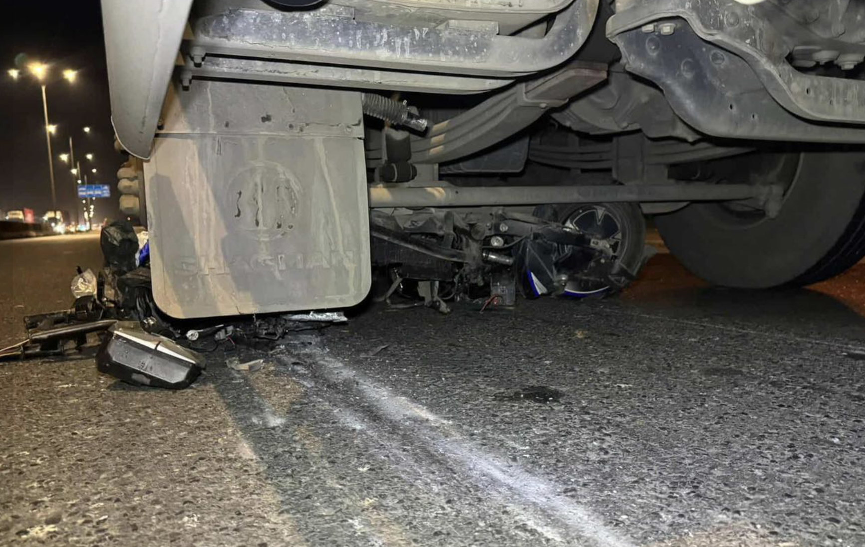 Xe container v&agrave; xe m&aacute;y va chạm tr&ecirc;n QL51 l&uacute;c rạng s&aacute;ng, một thanh ni&ecirc;n tử vong tại chỗ- Ảnh 2.