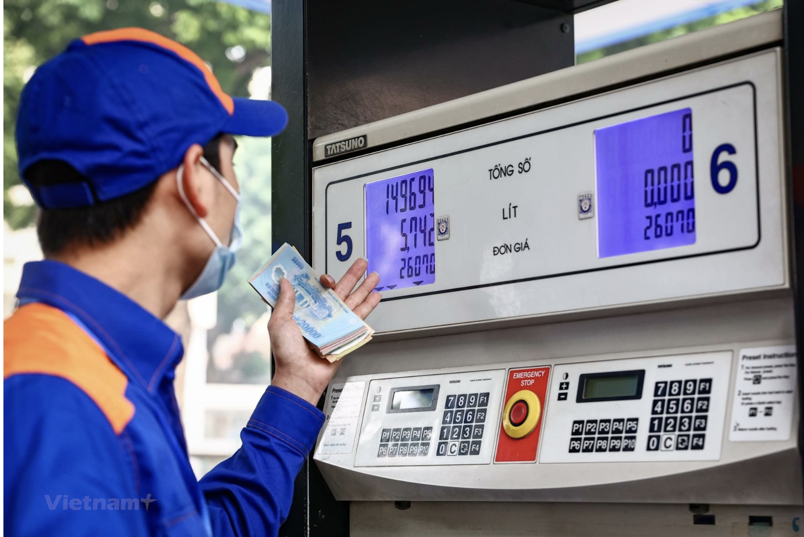 Gi&aacute; xăng đảo chiều tăng, bất ngờ gi&aacute; b&aacute;n E10- Ảnh 1.