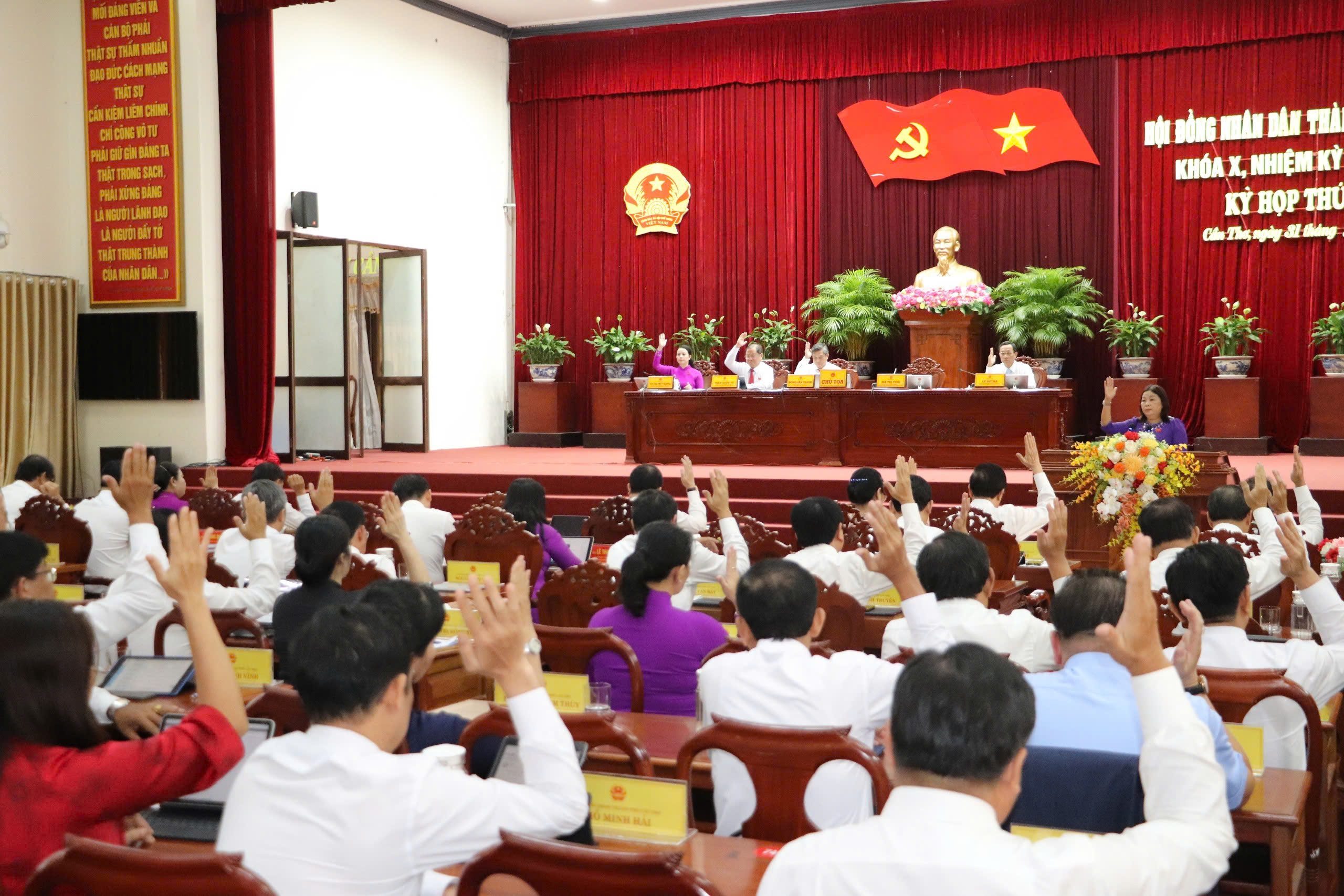 Cần Thơ phải bố tr&iacute; vốn đầu tư c&ocirc;ng hợp l&yacute;, đảm bảo tiến độ c&aacute;c dự &aacute;n- Ảnh 2.