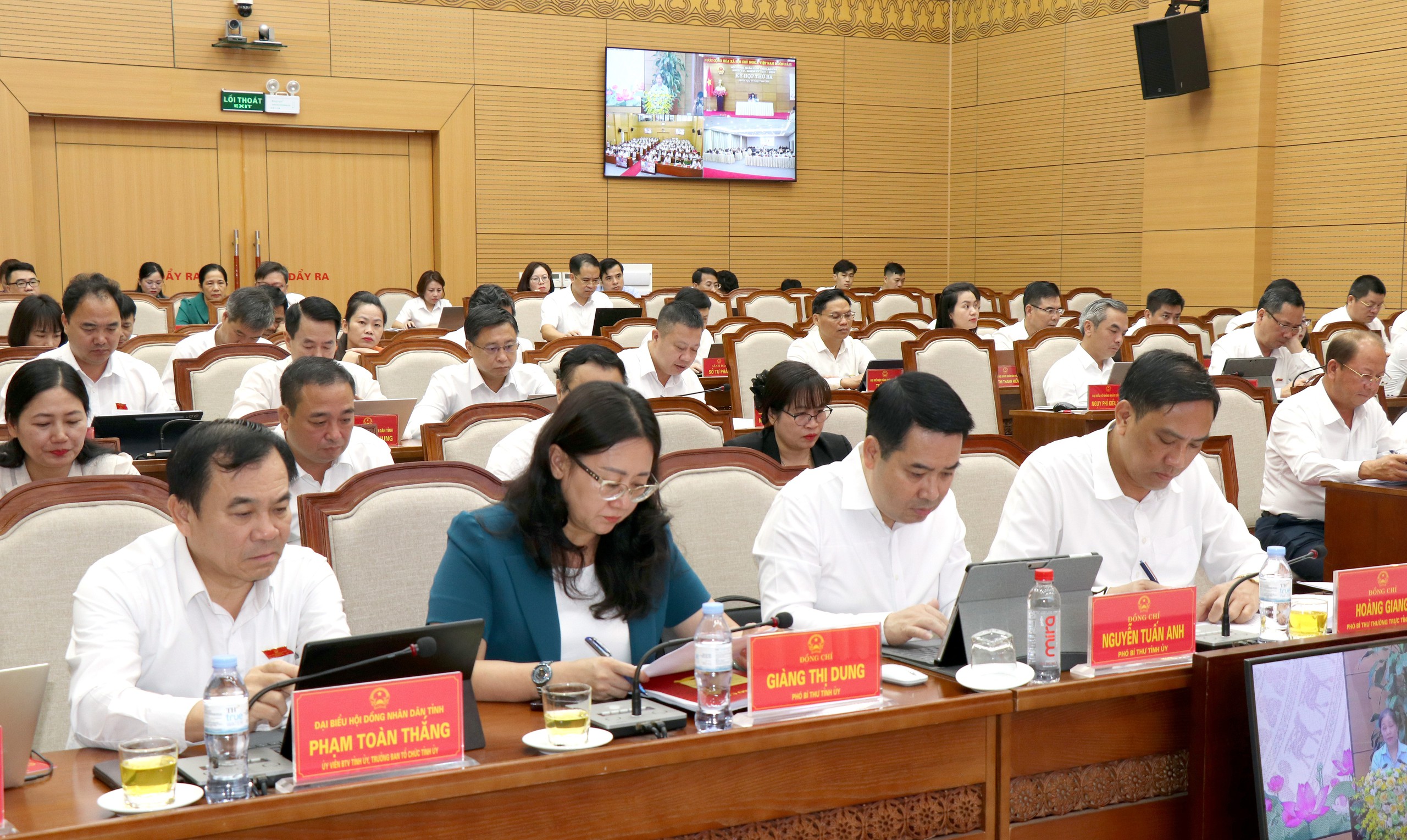 L&agrave;o Cai hỗ trợ c&aacute;n bộ c&ocirc;ng t&aacute;c tại trung t&acirc;m h&agrave;nh ch&iacute;nh mới ra sao?- Ảnh 3.