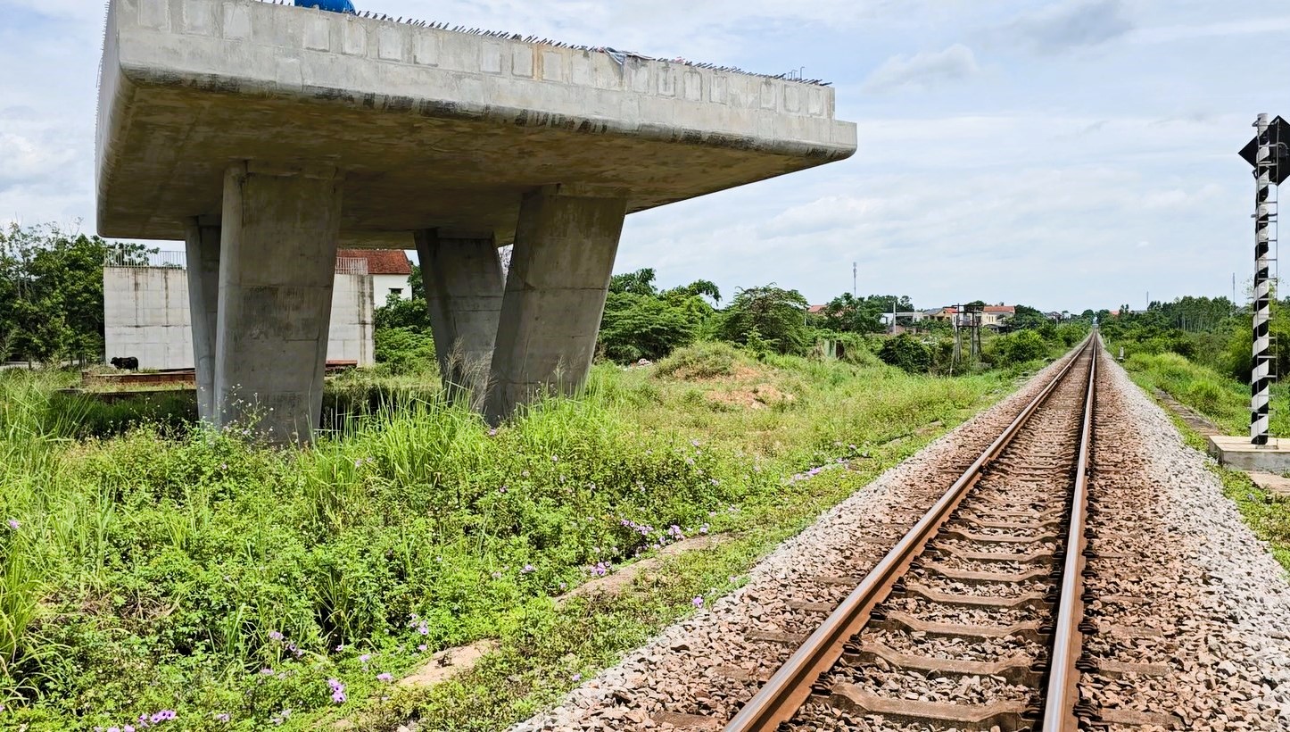 Nỗ lực gỡ vướng mặt bằng, đưa dự án cầu vượt đường sắt Đồng Hới về đích cuối năm 2025- Ảnh 8. Nỗ lực gỡ vướng mặt bằng, đưa dự án cầu vượt đường sắt Đồng Hới về đích cuối năm 2025- Ảnh 8.