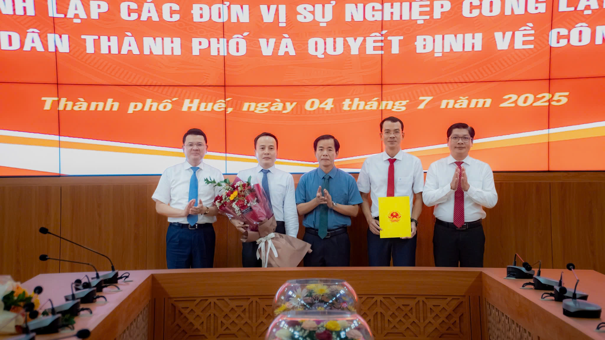 Ban quản lý dự án khu vực thuộc UBND TP Huế có giám đốc mới- Ảnh 2. Ban quản lý dự án khu vực thuộc UBND TP Huế có giám đốc mới- Ảnh 2.