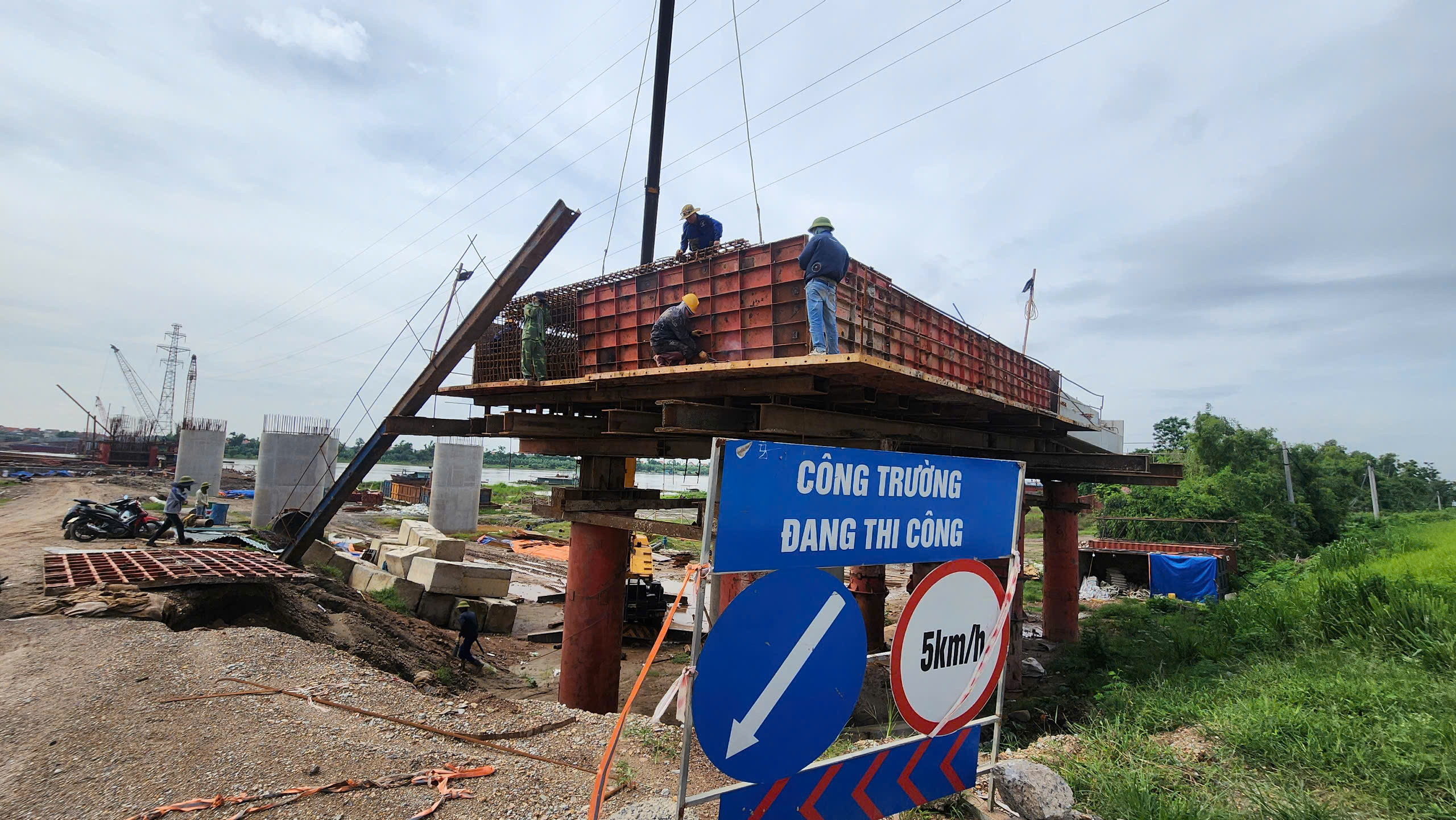 Dự án cầu hơn 2.000 tỷ đồng ở Bắc Ninh thi công ra sao?- Ảnh 2. Dự án cầu hơn 2.000 tỷ đồng ở Bắc Ninh thi công ra sao?- Ảnh 2.