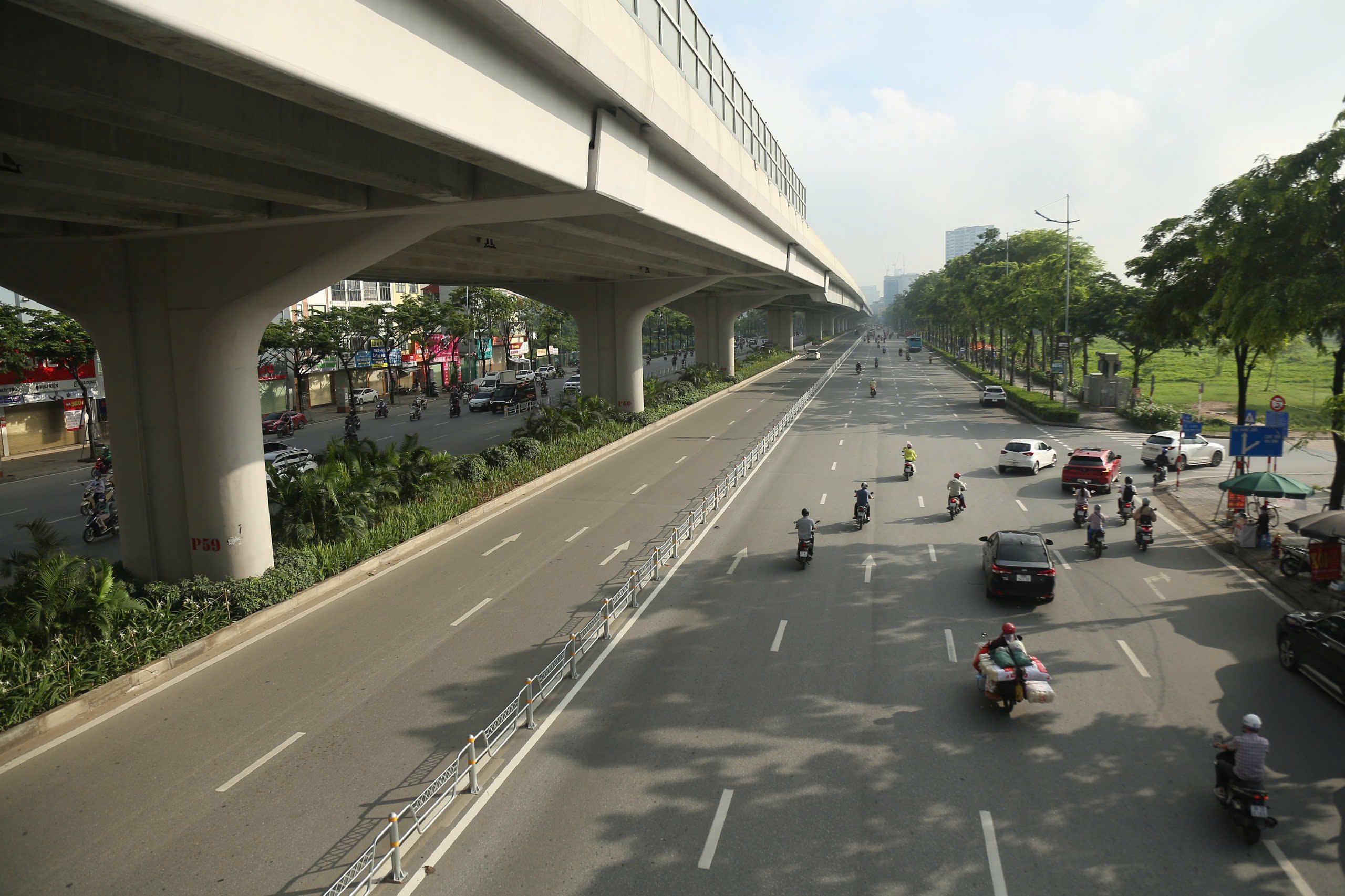 H&agrave; Nội: Đường Phạm Văn Đồng th&ocirc;ng tho&aacute;ng ng&agrave;y đầu ph&acirc;n l&agrave;n cứng- Ảnh 9.