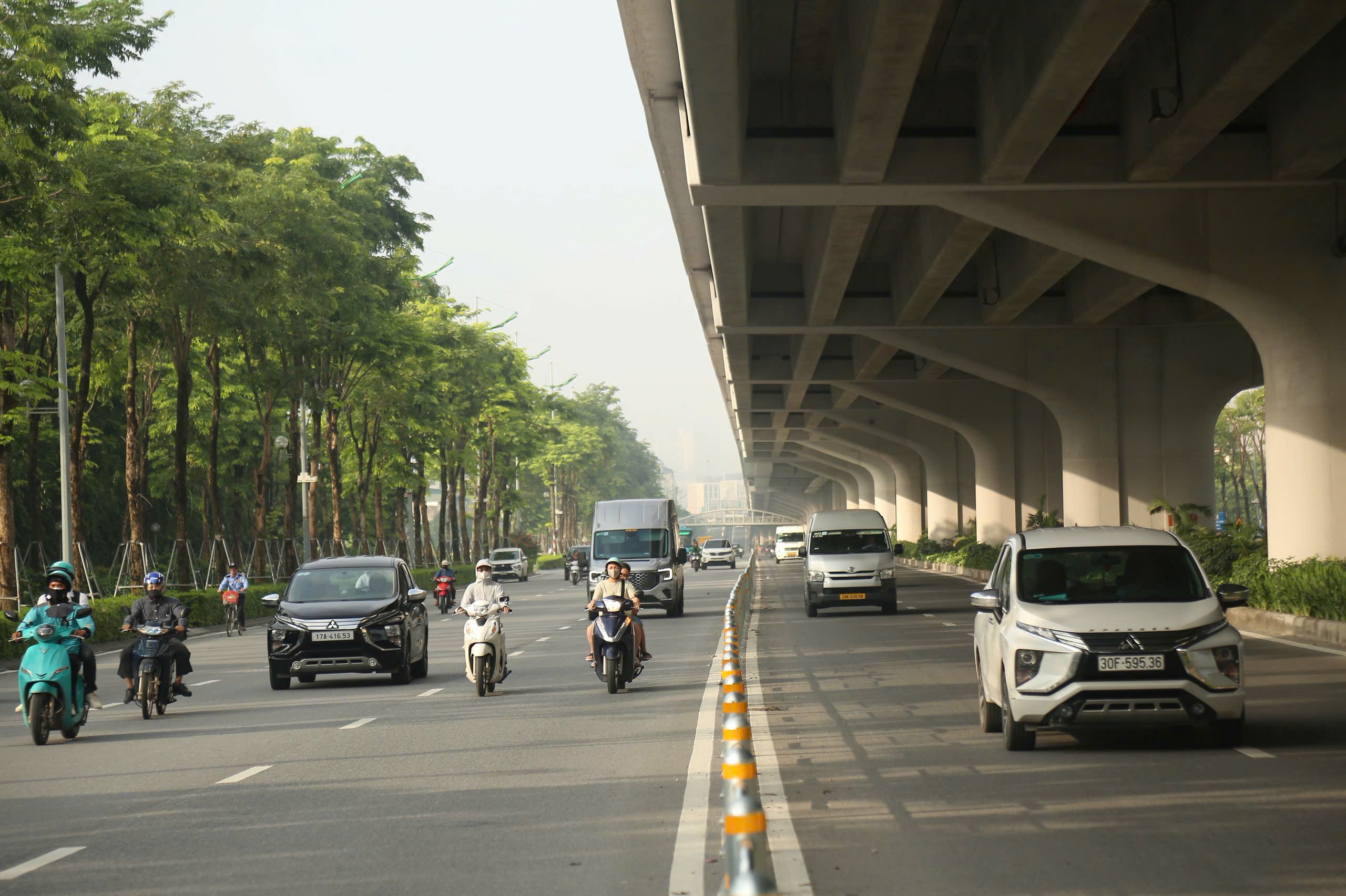 H&agrave; Nội: Đường Phạm Văn Đồng th&ocirc;ng tho&aacute;ng ng&agrave;y đầu ph&acirc;n l&agrave;n cứng- Ảnh 5.