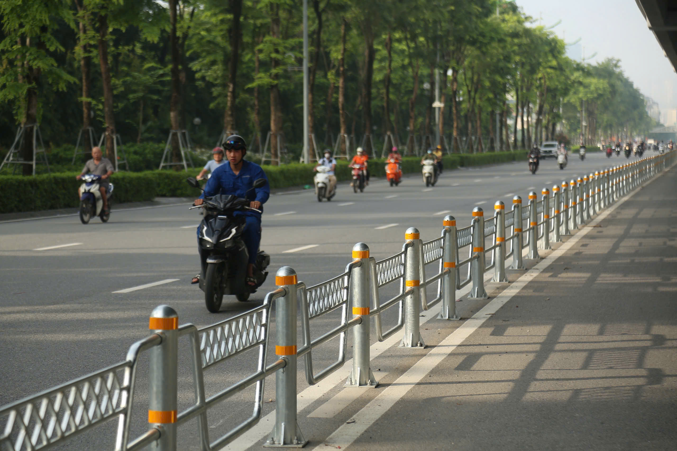 H&agrave; Nội: Đường Phạm Văn Đồng th&ocirc;ng tho&aacute;ng ng&agrave;y đầu ph&acirc;n l&agrave;n cứng- Ảnh 11.