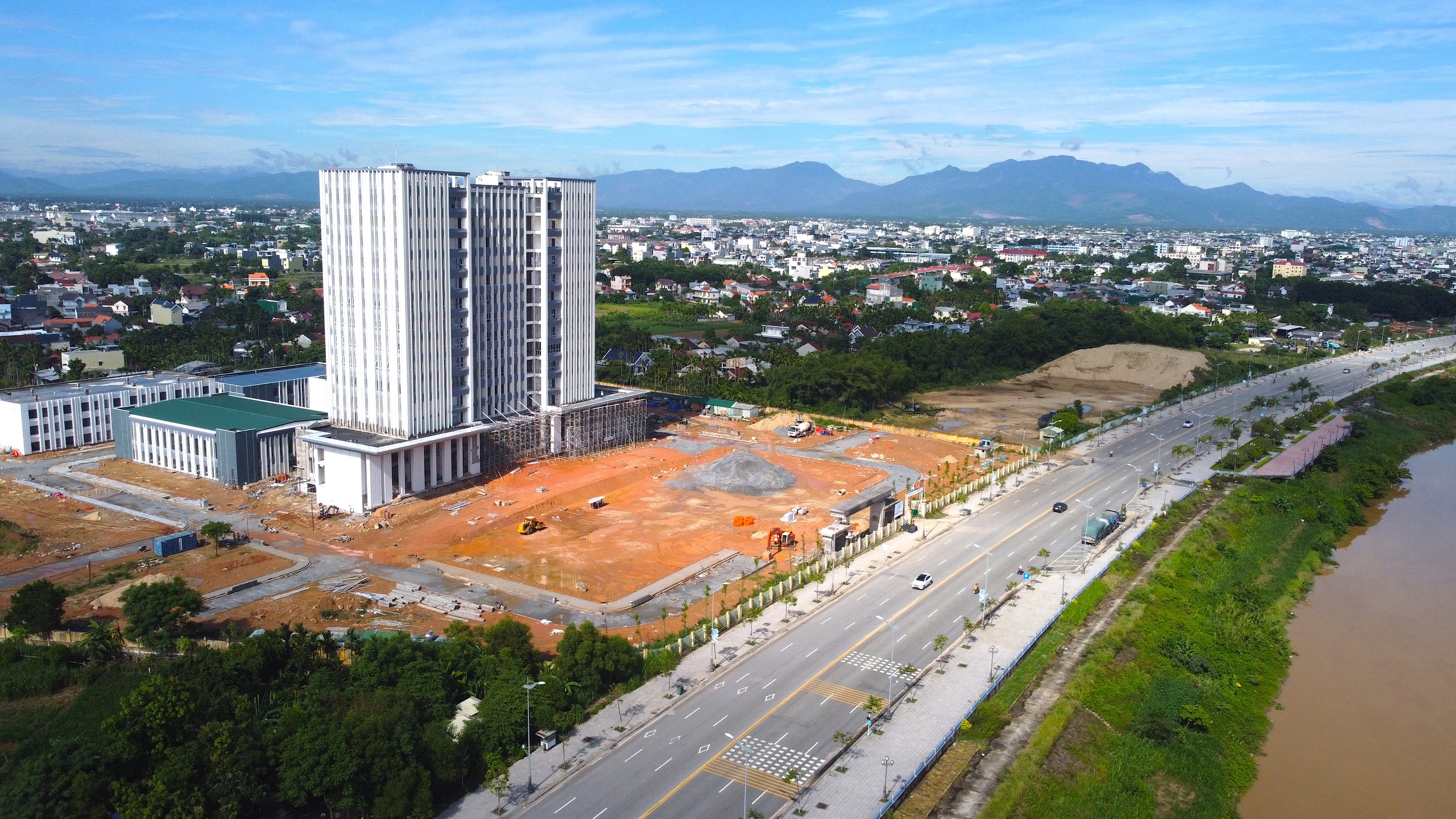 Quảng Ng&atilde;i l&ecirc;n kế hoạch vốn đầu tư c&ocirc;ng trung hạn vượt 30.000 tỷ đồng- Ảnh 4.