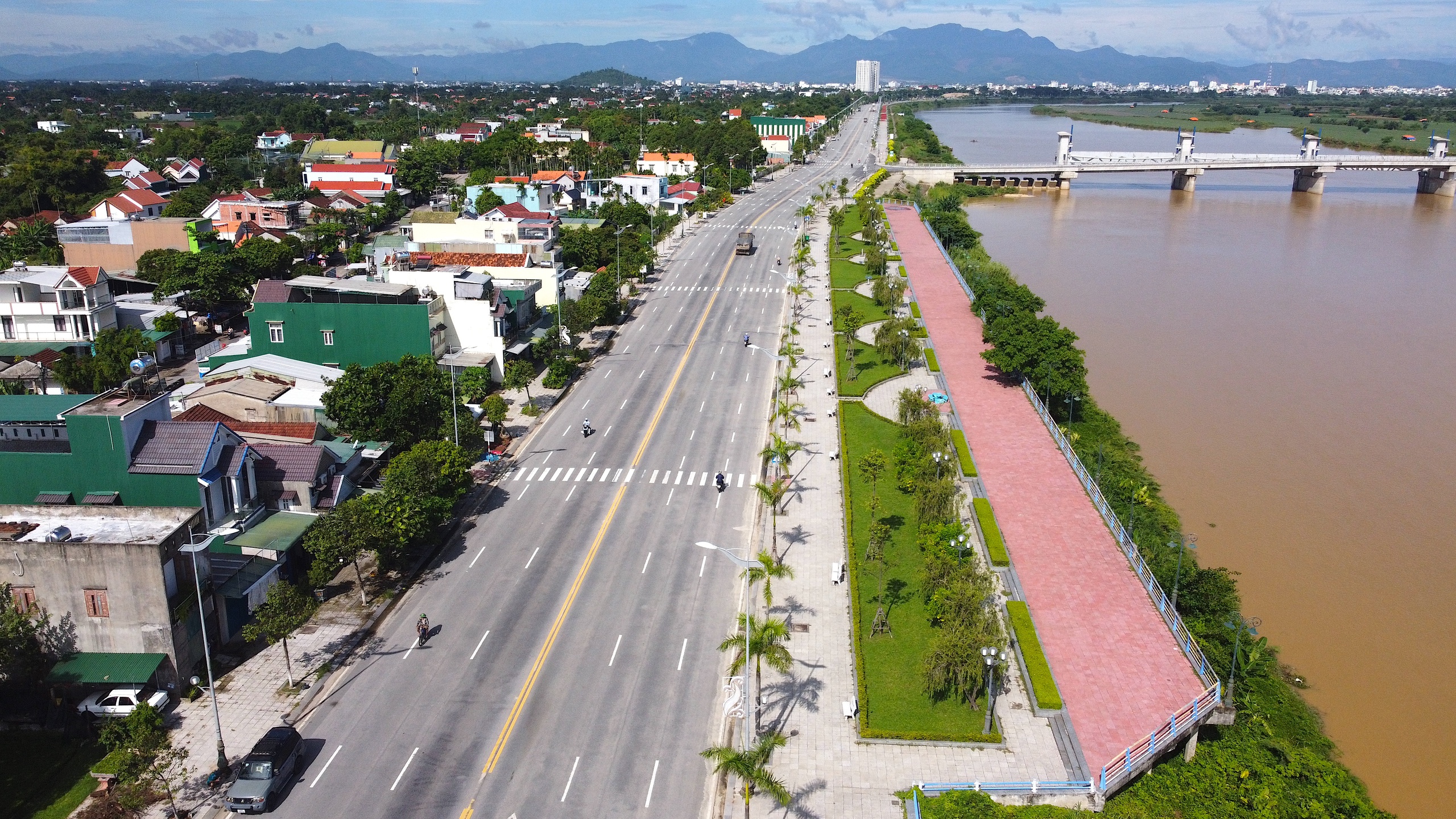 Ngắm hai cung đường đẹp ở Quảng Ng&atilde;i- Ảnh 9.