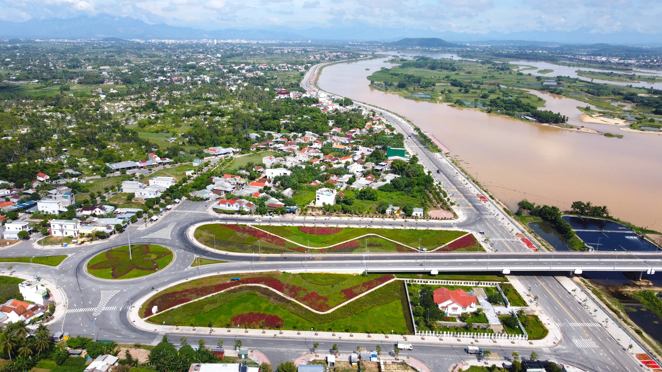 Ngắm hai cung đường đẹp ở Quảng Ng&atilde;i- Ảnh 11.