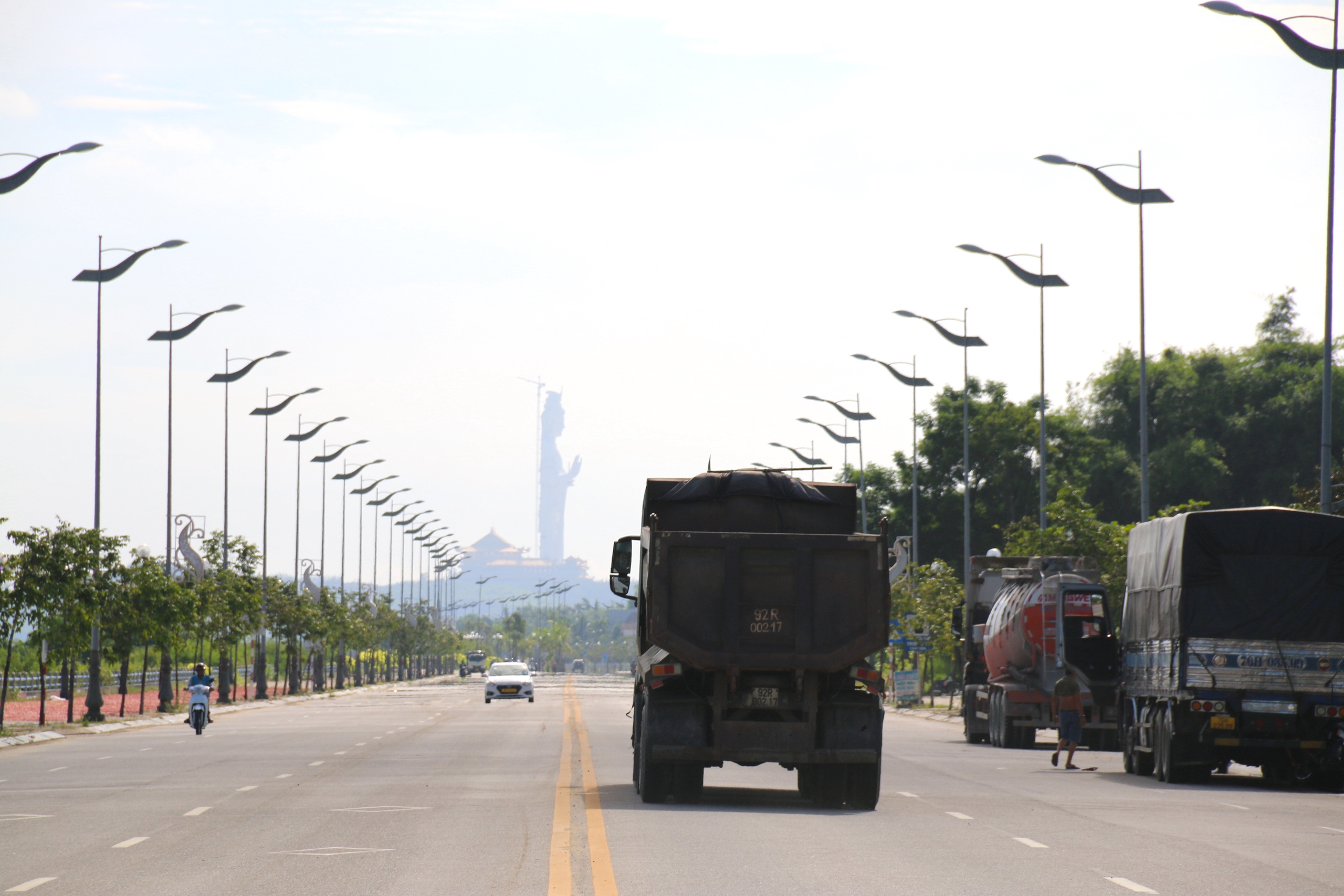 Ngắm hai cung đường đẹp ở Quảng Ng&atilde;i- Ảnh 12.