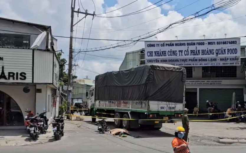 Va chạm xe tải ở hẻm cụt, người phụ nữ đi xe đạp điện tử vong tại chỗ