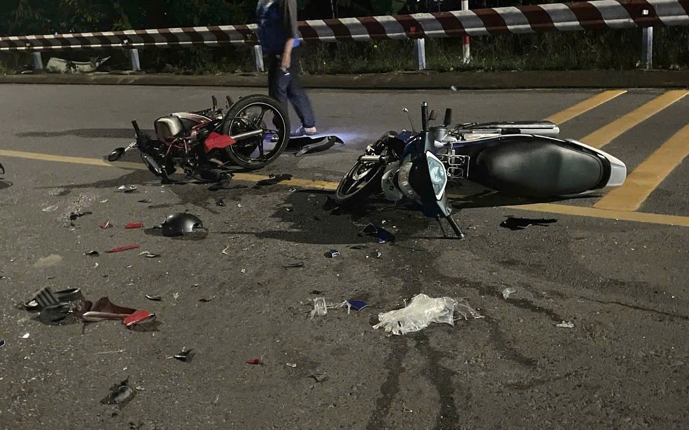 Xe m&aacute;y t&ocirc;ng nhau, 2 người tử vong, 1 người nguy kịch