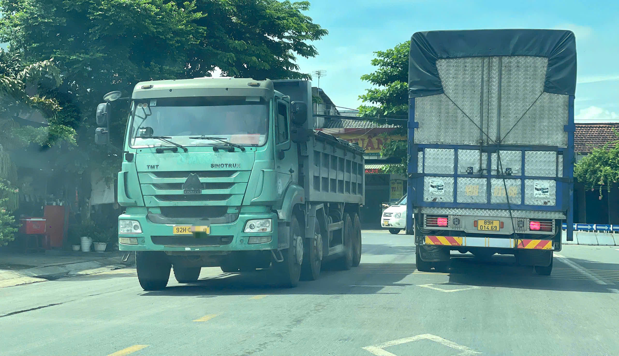 Tăng cường xử lý vi phạm, ngăn tai nạn trên đường ĐH2 Đà Nẵng- Ảnh 4. Tăng cường xử lý vi phạm, ngăn tai nạn trên đường ĐH2 Đà Nẵng- Ảnh 4.