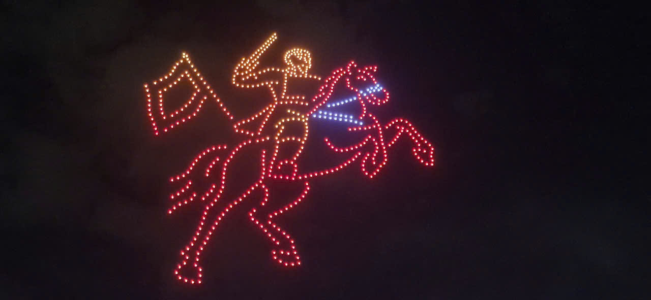 Lần đầu trình diễn drone, bắn pháo hoa chào mừng tỉnh Bắc Ninh mới- Ảnh 11. Lần đầu trình diễn drone, bắn pháo hoa chào mừng tỉnh Bắc Ninh mới- Ảnh 11.