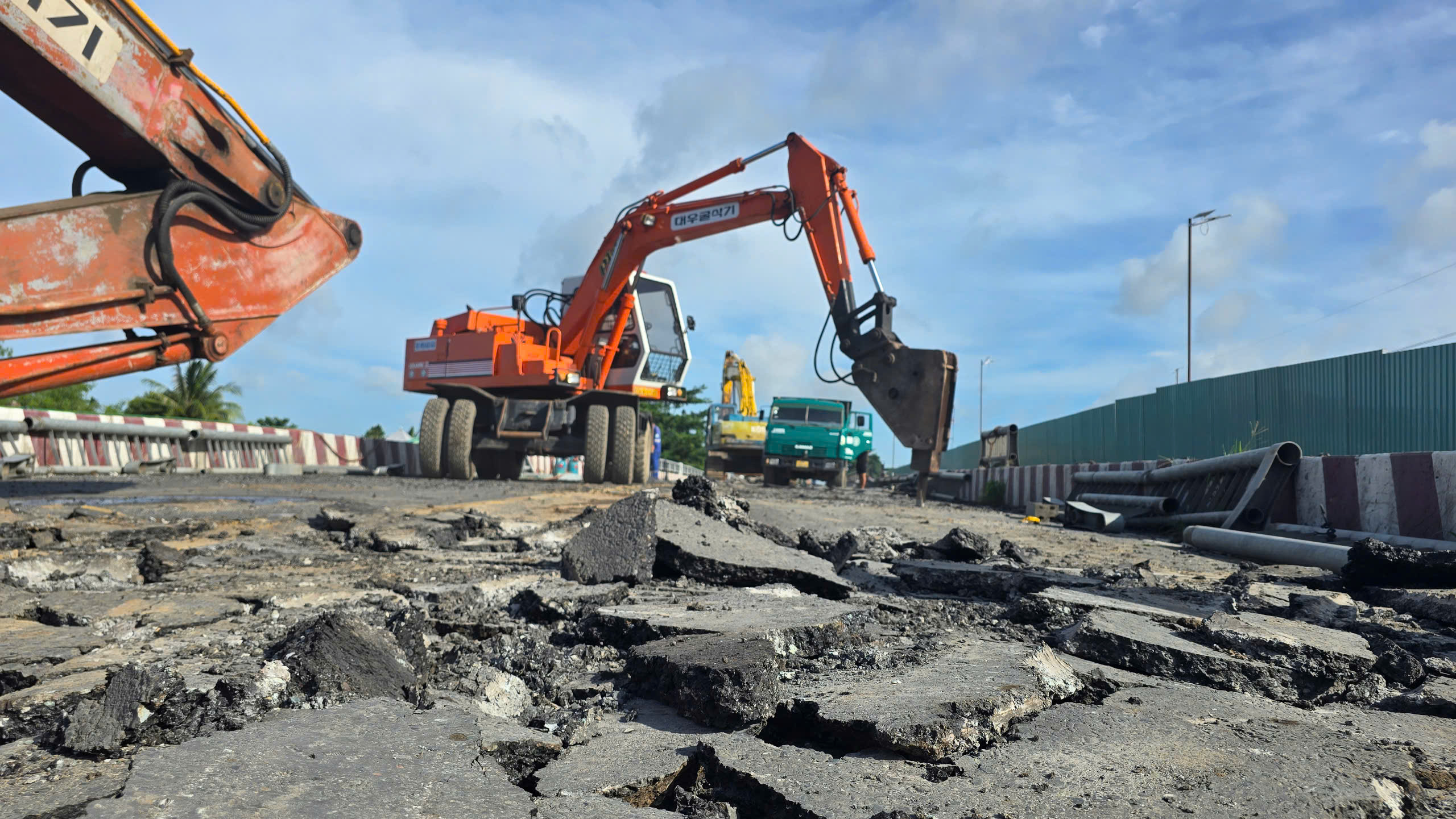 Cần Thơ: Phá dỡ cầu Ô Môn để xây dựng mới trên quốc lộ 91- Ảnh 2. Cần Thơ: Phá dỡ cầu Ô Môn để xây dựng mới trên quốc lộ 91- Ảnh 2.