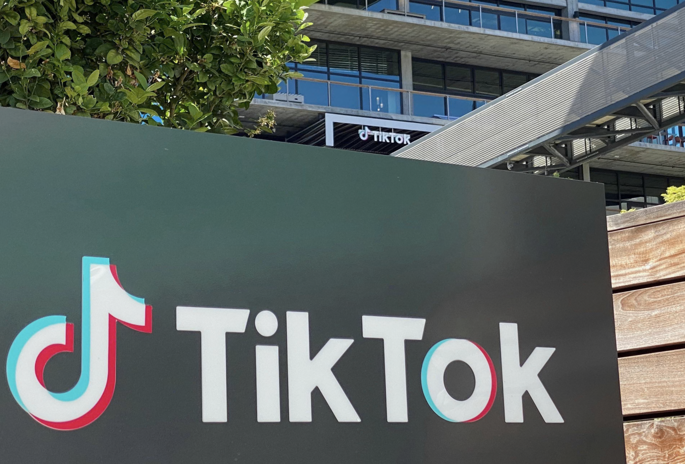 Tổng thống Mỹ Donald Trump ấn định thời điểm đ&agrave;m ph&aacute;n mua TikTok- Ảnh 1.