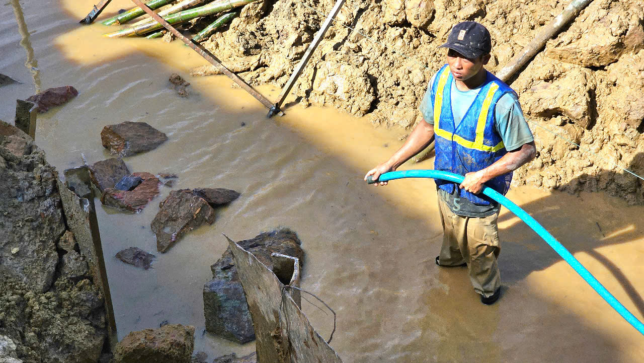 Công nhân kỳ công gỡ từng vỉa đá trùng tu Kinh thành Huế- Ảnh 10. Công nhân kỳ công gỡ từng vỉa đá trùng tu Kinh thành Huế- Ảnh 10.