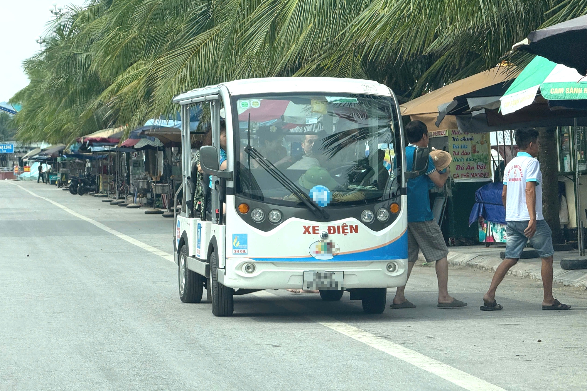 Thanh H&oacute;a: Xe điện ở Hải Tiến v&ocirc; tư hoạt động d&ugrave; chưa đ&aacute;p ứng quy định mới- Ảnh 1.