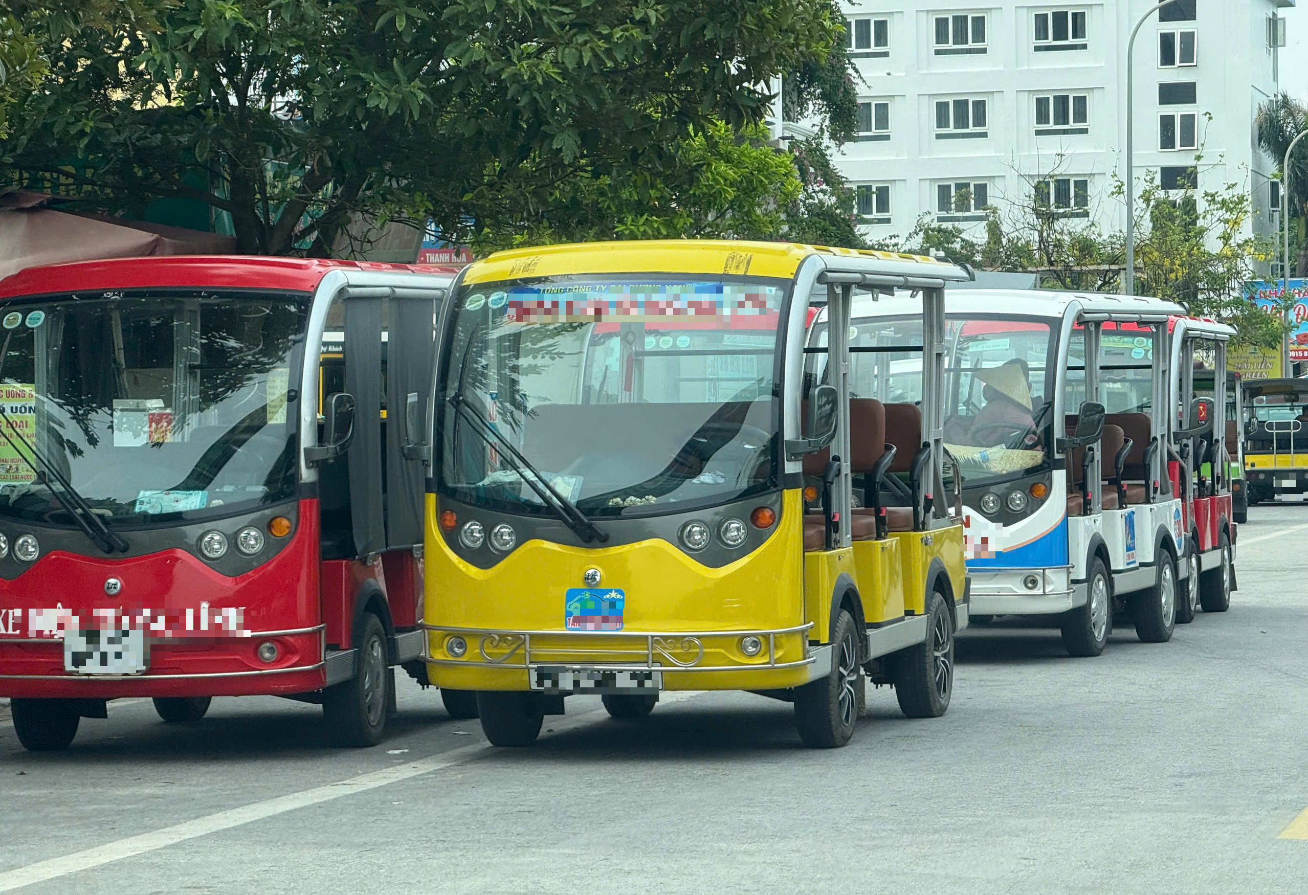 Thanh H&oacute;a: Xe điện ở Hải Tiến v&ocirc; tư hoạt động d&ugrave; chưa đ&aacute;p ứng quy định mới- Ảnh 2.