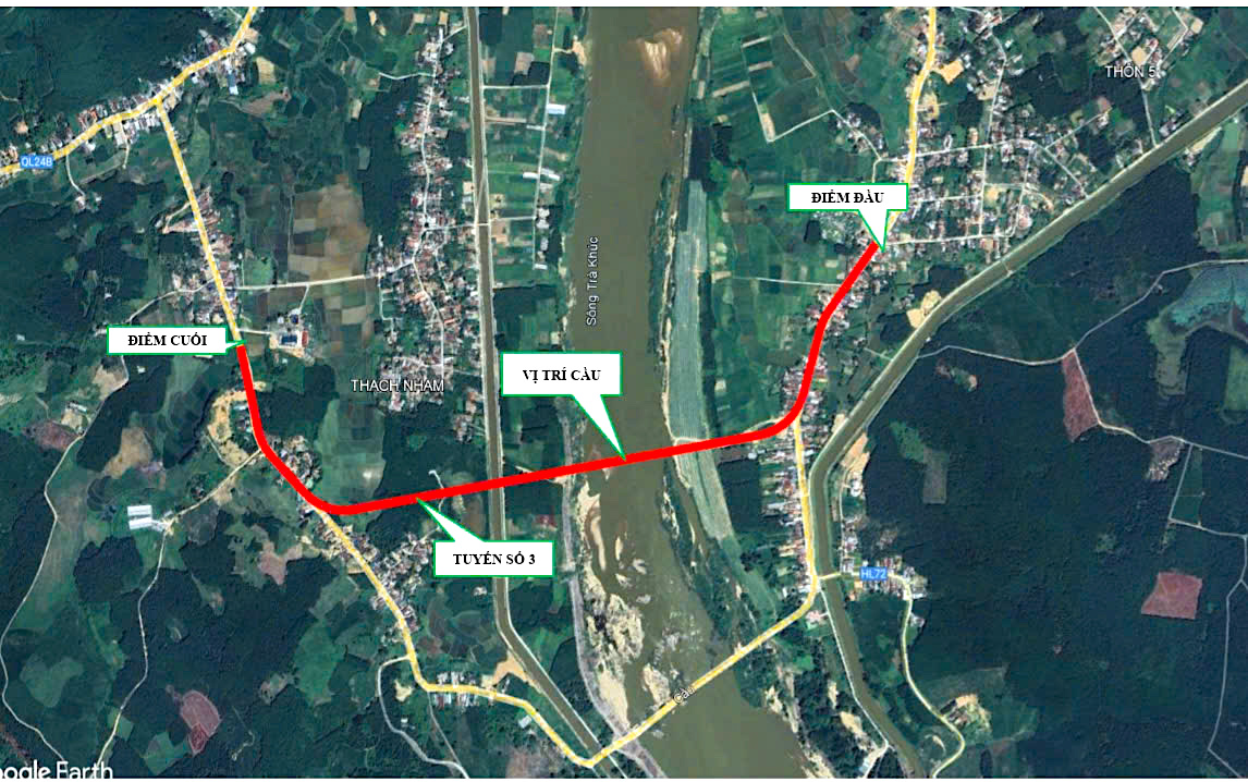 Quảng Ng&atilde;i: Người d&acirc;n liều m&igrave;nh băng qua cầu tr&agrave;n bị lũ cuốn tr&ocirc;i mặt b&ecirc; t&ocirc;ng- Ảnh 13.