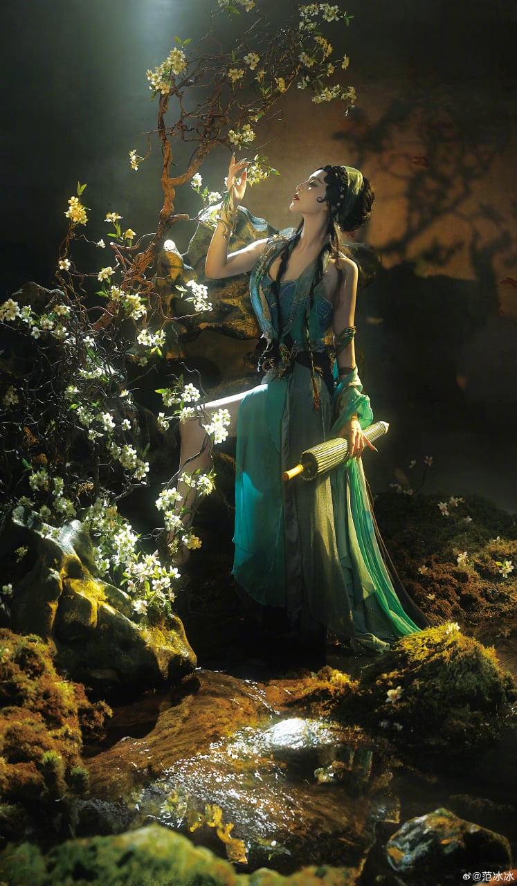 Phạm Băng Băng g&acirc;y tranh luận khi đăng ảnh gợi cảm- Ảnh 1.