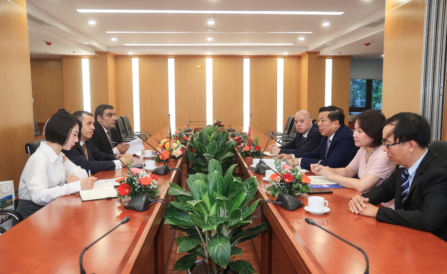 Vietnam, Algeria to deepen cooperation in construction and transport- Ảnh 1.