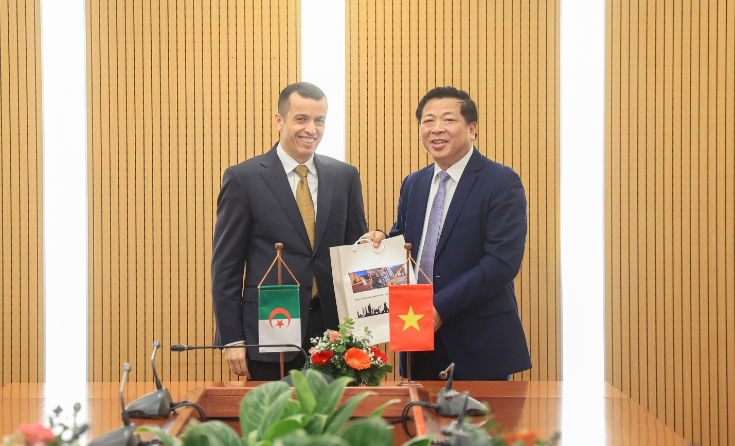 Vietnam, Algeria to deepen cooperation in construction and transport- Ảnh 2.