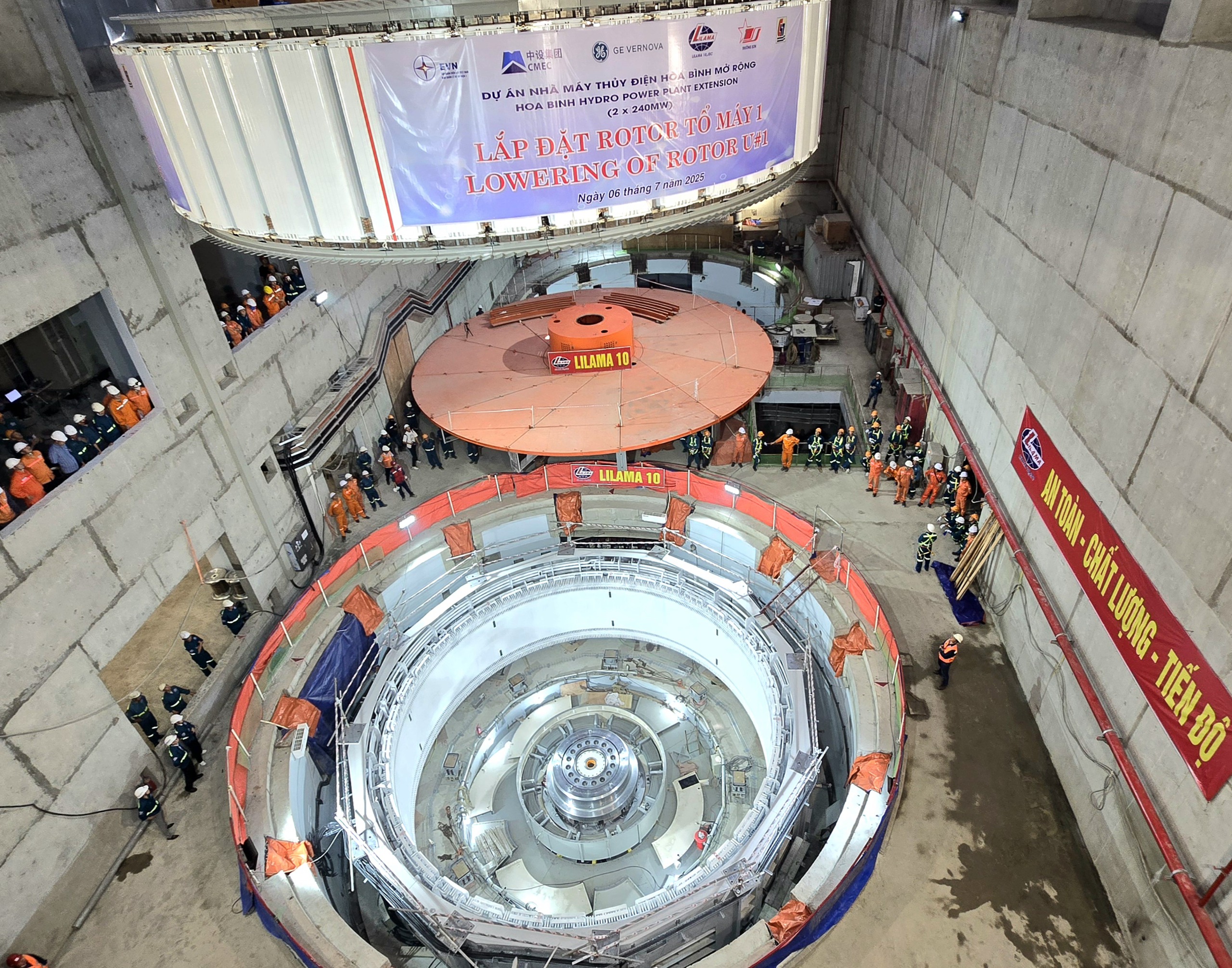 Hạ đặt th&agrave;nh c&ocirc;ng Rotor tổ m&aacute;y số 1: Dự &aacute;n thủy điện H&ograve;a B&igrave;nh mở rộng tăng tốc- Ảnh 2.