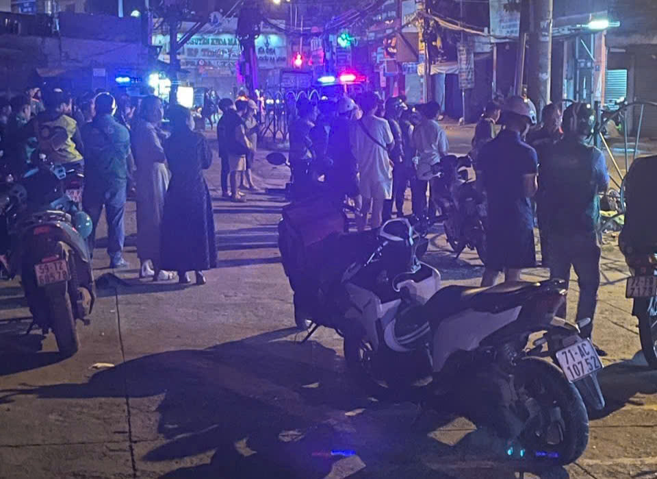 T&agrave;i xế xe c&ocirc;ng nghệ t&ocirc;ng cột điện tử vong tại chỗ- Ảnh 1.