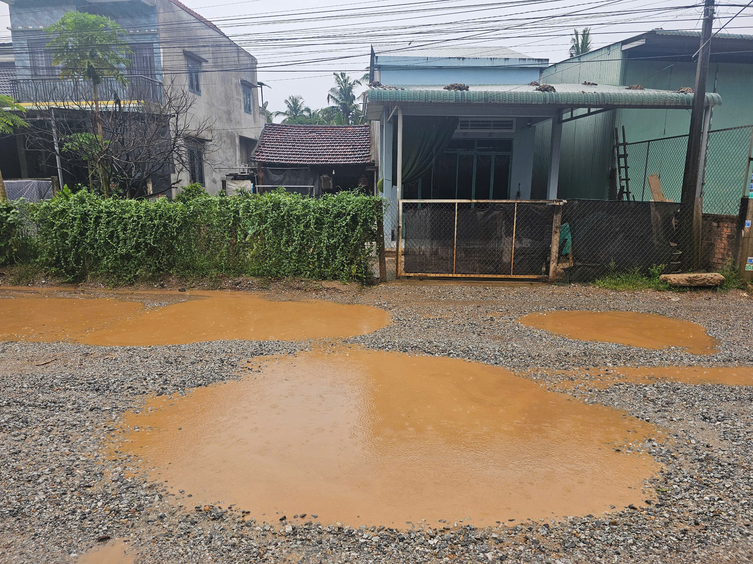 Gia Lai: Đường tỉnh xuống cấp nghi&ecirc;m trọng, người d&acirc;n bất an v&igrave; tai nạn r&igrave;nh rập- Ảnh 7.