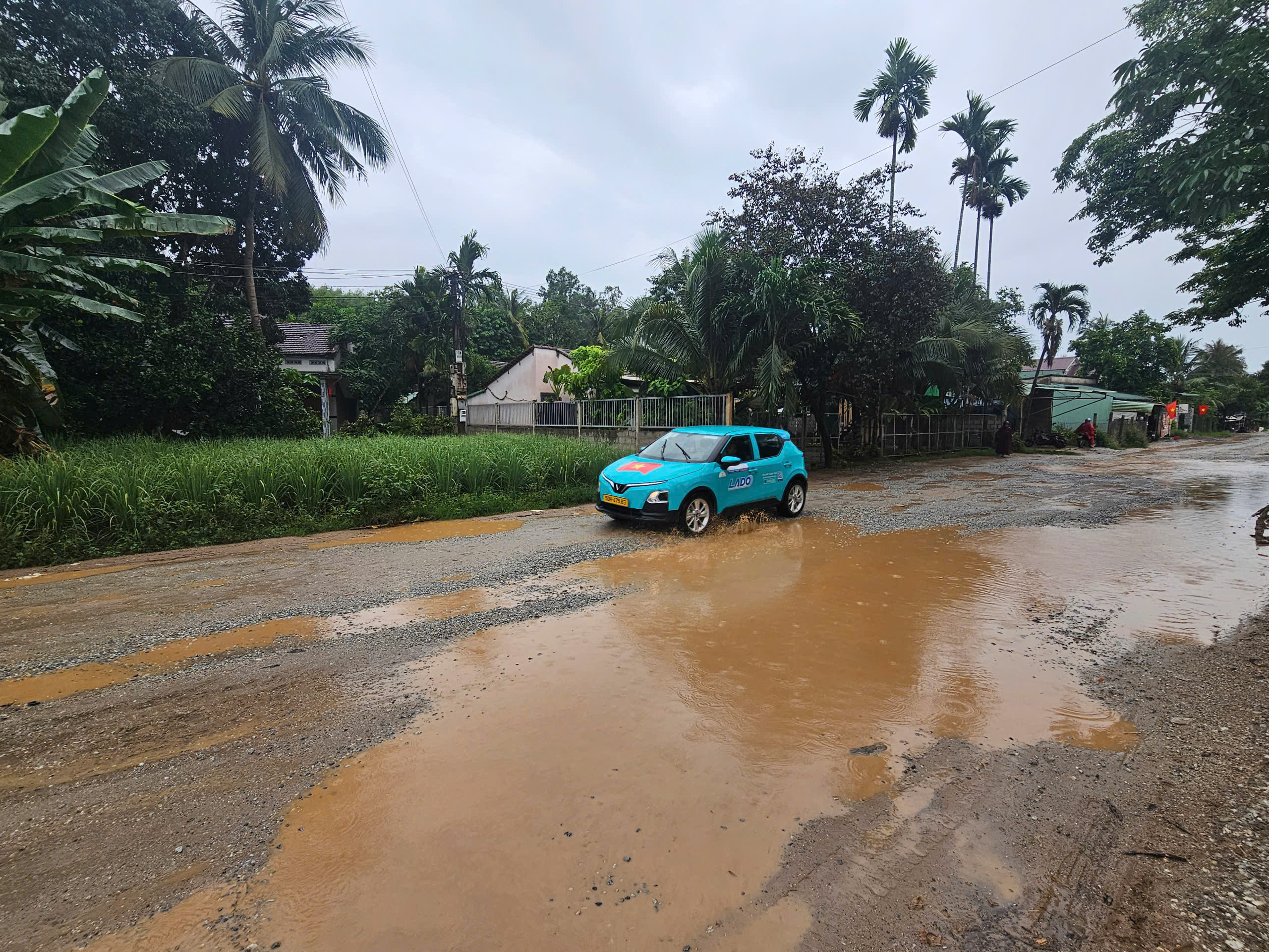 Gia Lai: Đường tỉnh xuống cấp nghi&ecirc;m trọng, người d&acirc;n bất an v&igrave; tai nạn r&igrave;nh rập- Ảnh 8.