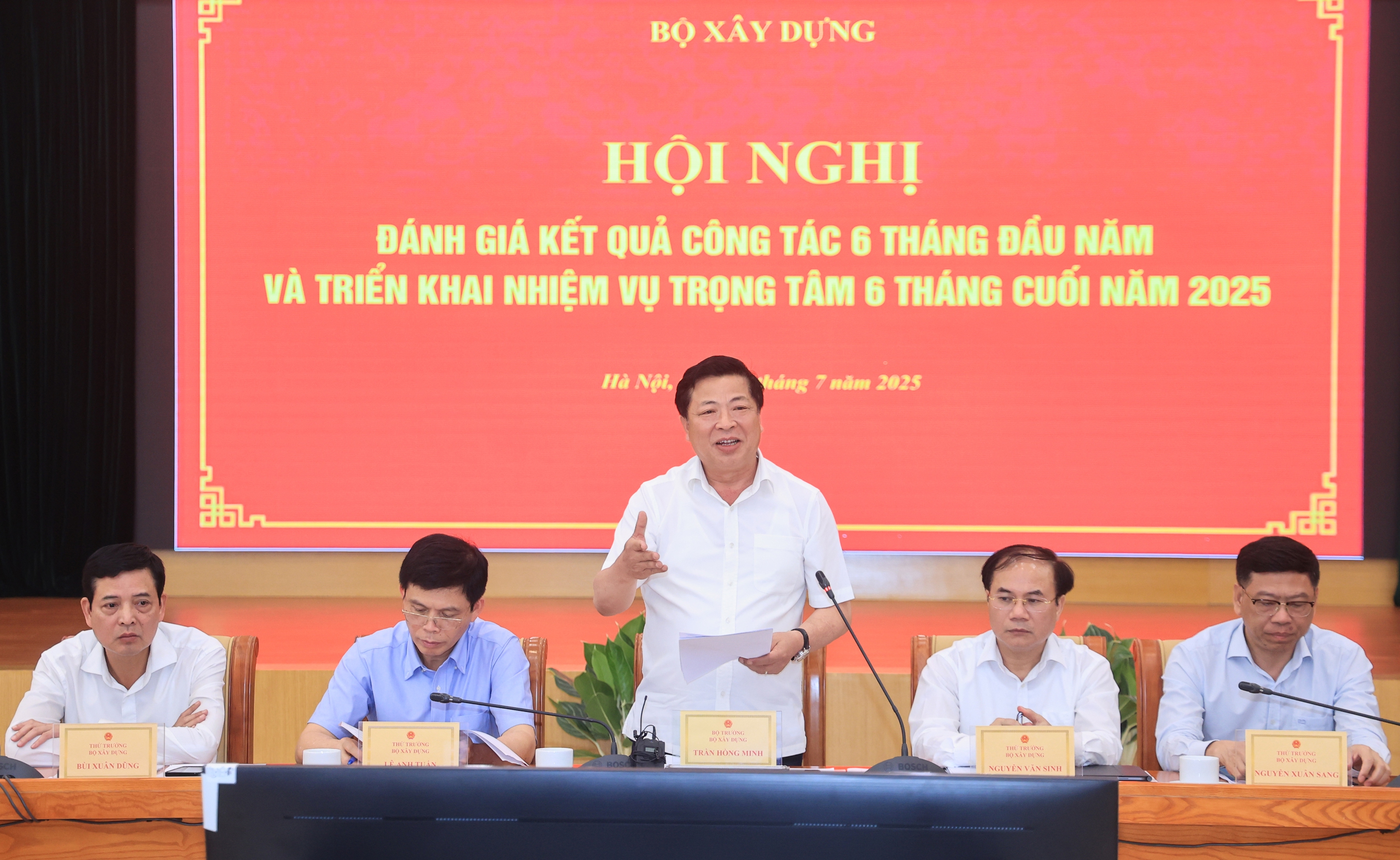 Bộ trưởng Trần Hồng Minh: Bộ X&acirc;y dựng ho&agrave;n th&agrave;nh lượng việc "khổng lồ" trong 6 th&aacute;ng- Ảnh 1.