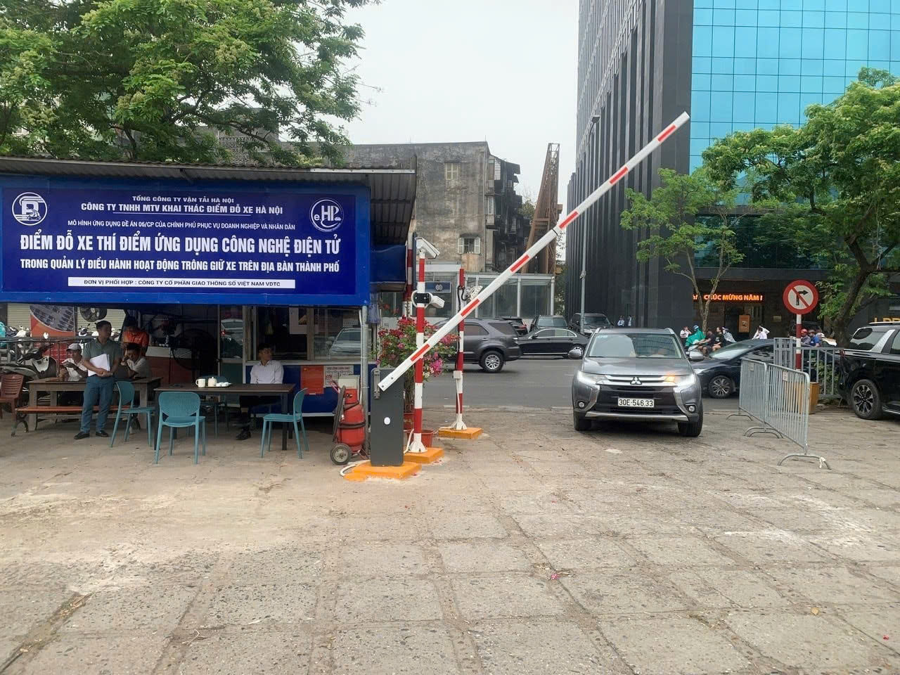 H&agrave; Nội: Hơn 400 điểm tr&ocirc;ng giữ xe thu ph&iacute; kh&ocirc;ng d&ugrave;ng tiền mặt- Ảnh 1.