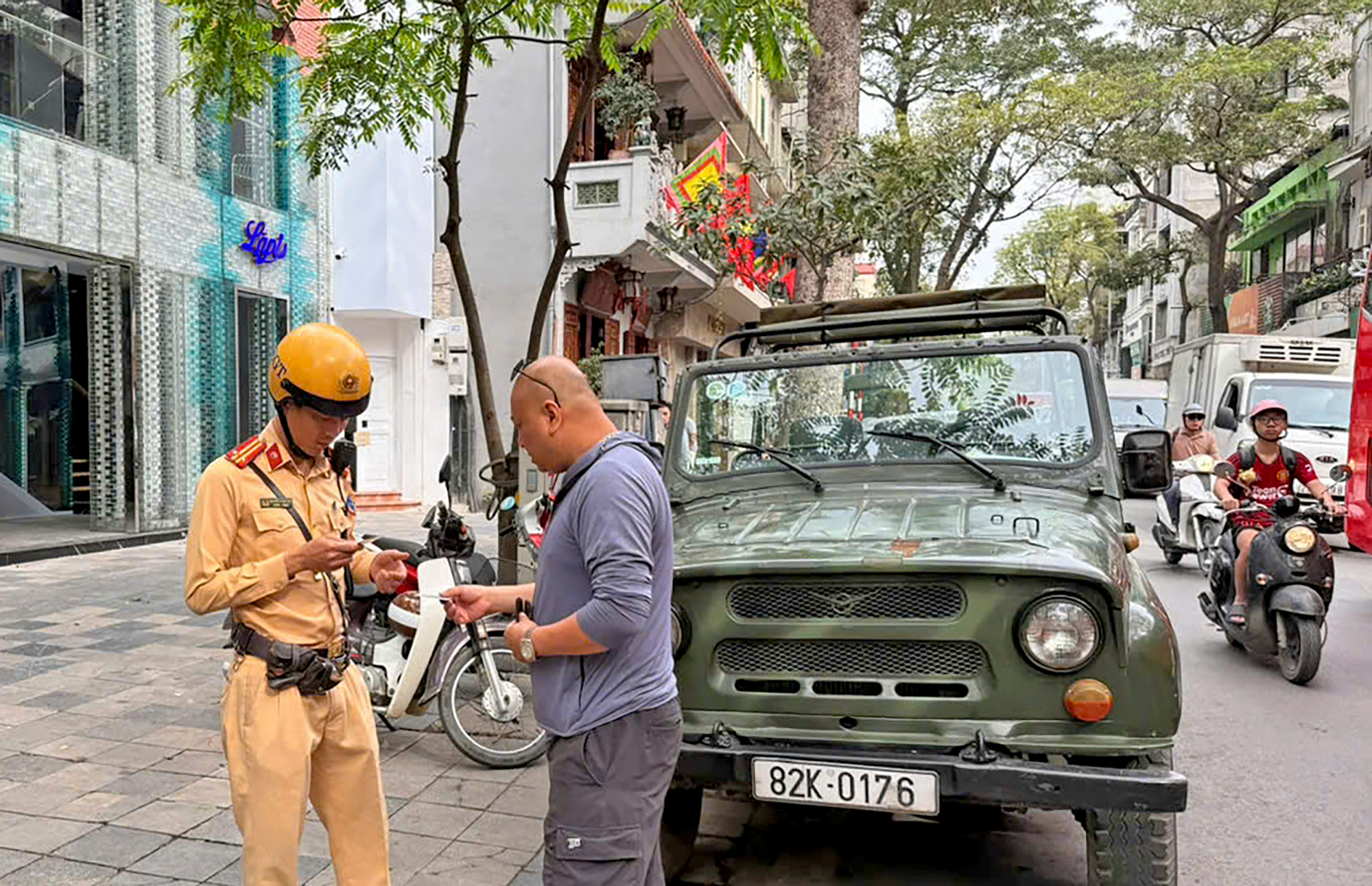 Xử nghi&ecirc;m xe Jeep, UAZ nhiều &ldquo;kh&ocirc;ng&rdquo; chở kh&aacute;ch- Ảnh 1.
