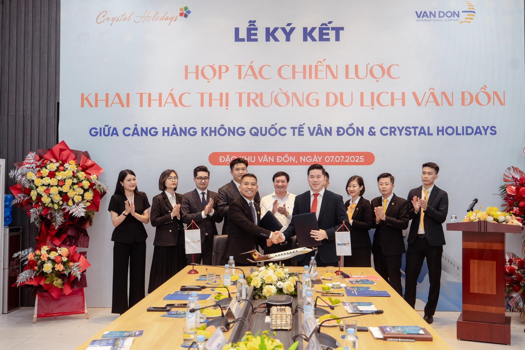 Cảng Hàng không Quốc tế Vân Đồn - Crystal Holidays mở rộng nguồn khách, quảng bá điểm đến- Ảnh 1.