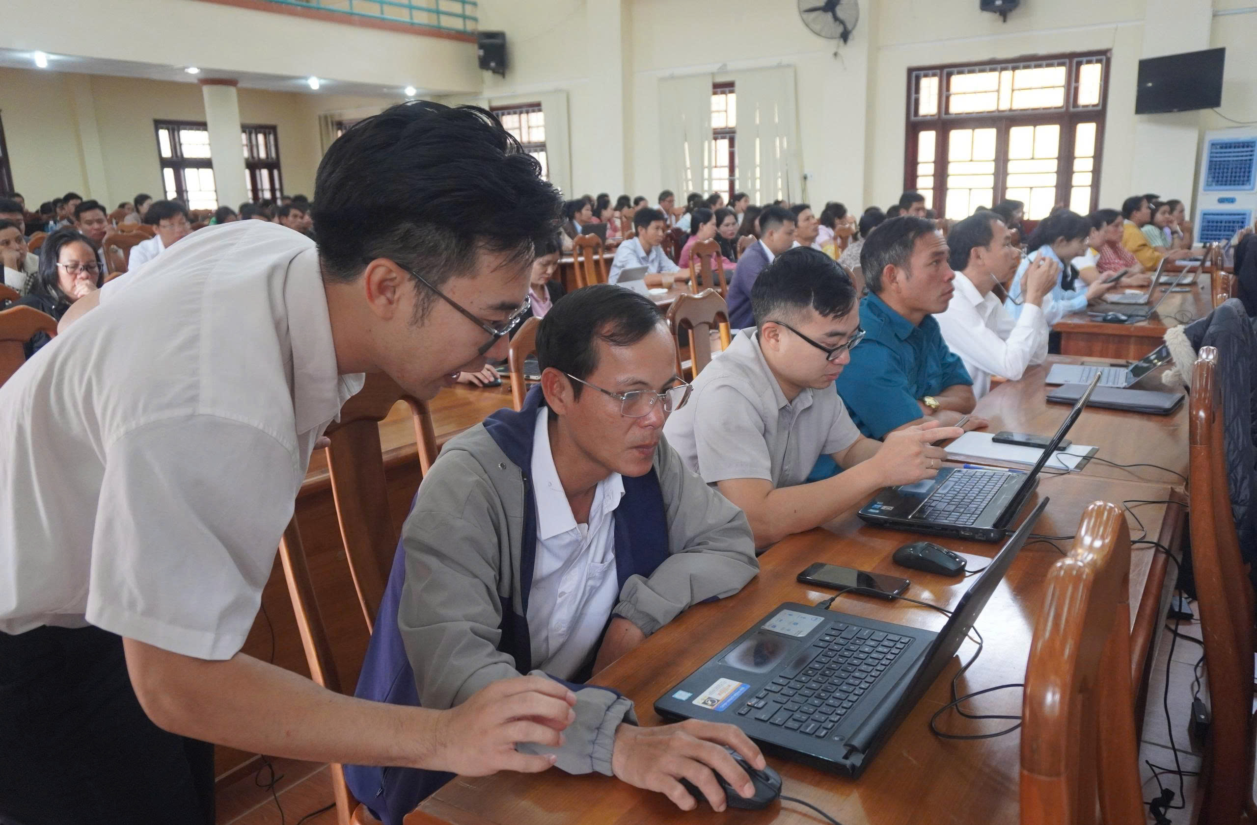 V&igrave; sao 24 x&atilde; ở Quảng Ng&atilde;i kh&ocirc;ng ph&aacute;t sinh thủ tục h&agrave;nh ch&iacute;nh trong tuần đầu ti&ecirc;n?- Ảnh 2.