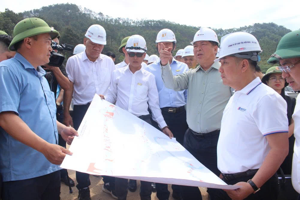 Lạng Sơn th&aacute;o gỡ vướng mắc, đẩy nhanh giải ph&oacute;ng mặt bằng c&aacute;c dự &aacute;n cao tốc- Ảnh 1.