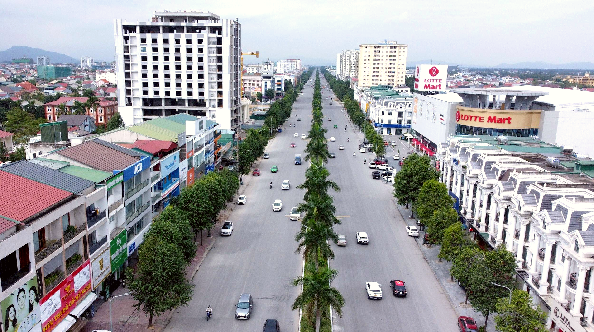 Nghệ An: H&agrave;ng trăm hố tho&aacute;t nước lọt thỏm b&ecirc;n đường "bẫy" người tham gia giao th&ocirc;ng- Ảnh 1.