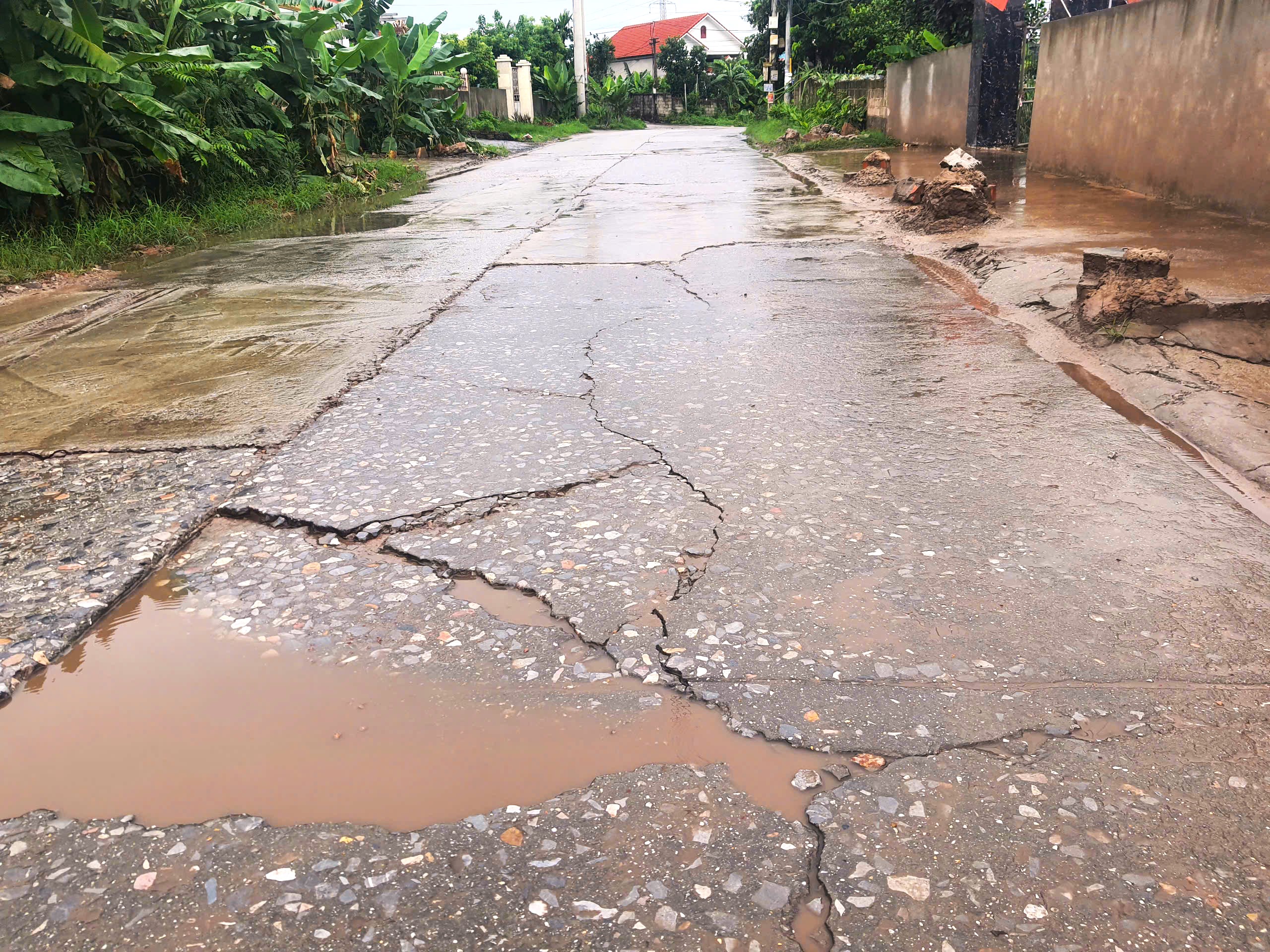 Quảng Ninh: Tuyến đường B&igrave;nh Kh&ecirc; - Mạo Kh&ecirc; xuống cấp nghi&ecirc;m trọng, d&acirc;n mong sớm sửa chữa- Ảnh 12.