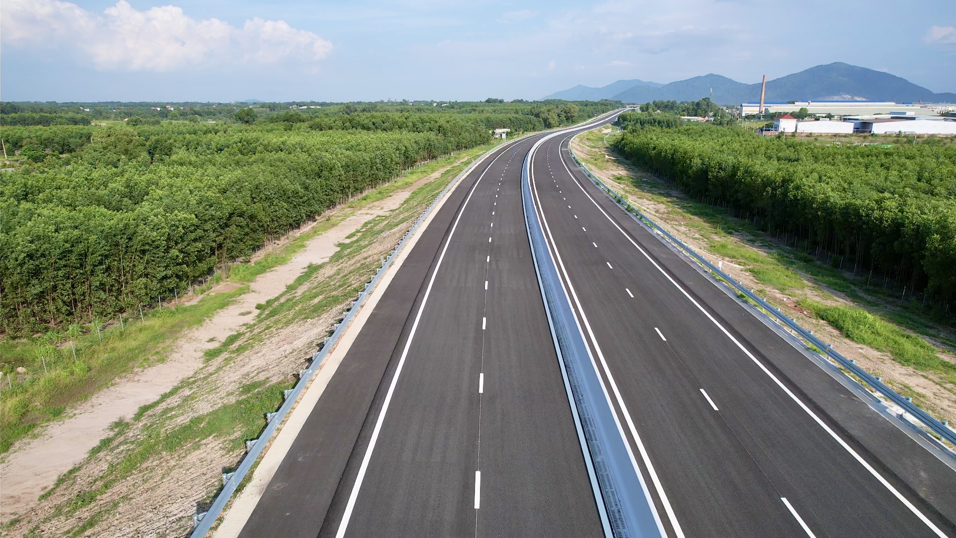 To&agrave;n cảnh thi c&ocirc;ng c&aacute;c n&uacute;t giao &ldquo;xương sống&rdquo; tr&ecirc;n cao tốc Bi&ecirc;n H&ograve;a - Vũng T&agrave;u- Ảnh 21.