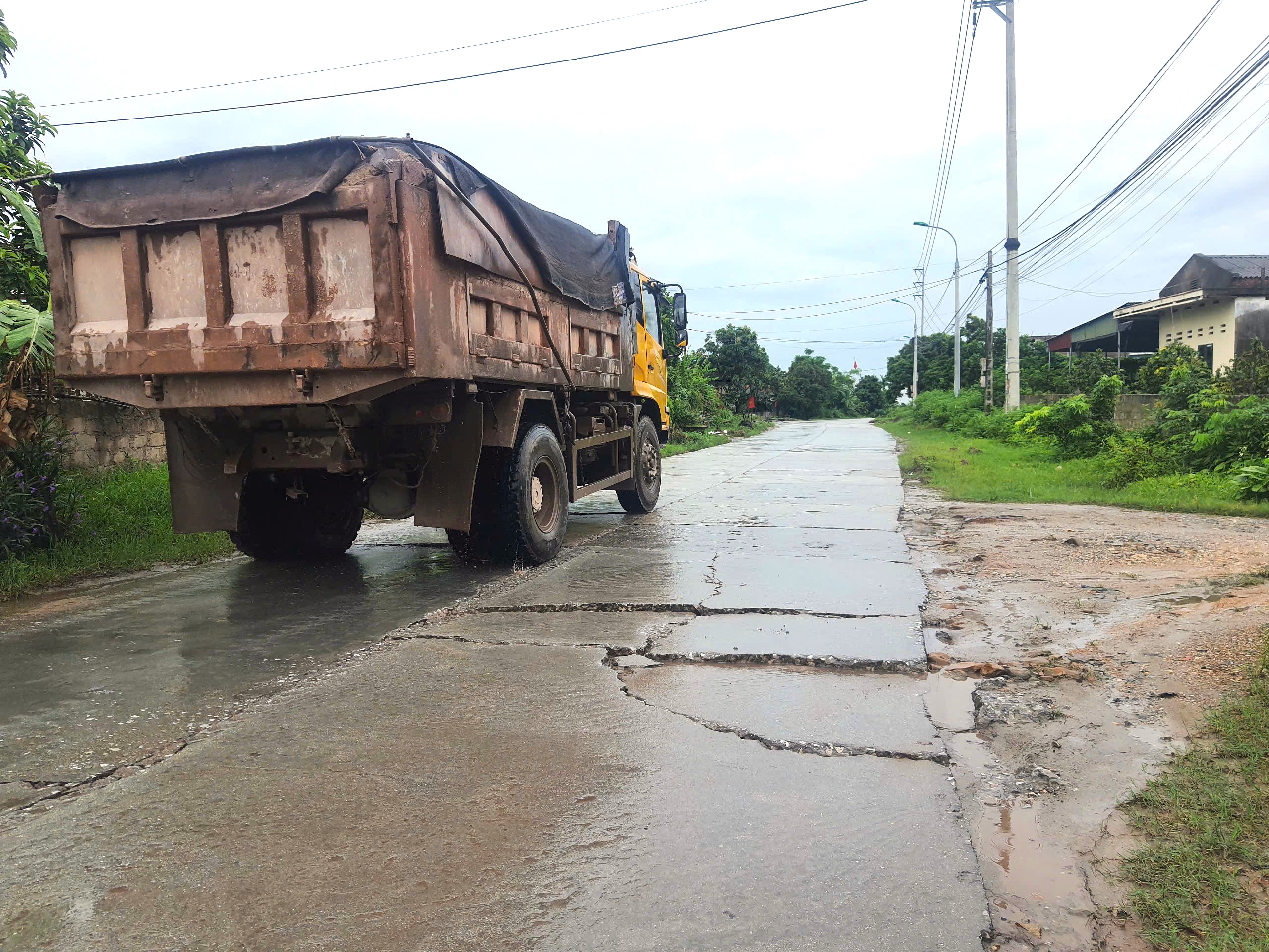 Quảng Ninh: Tuyến đường B&igrave;nh Kh&ecirc; - Mạo Kh&ecirc; xuống cấp nghi&ecirc;m trọng, d&acirc;n mong sớm sửa chữa- Ảnh 2.