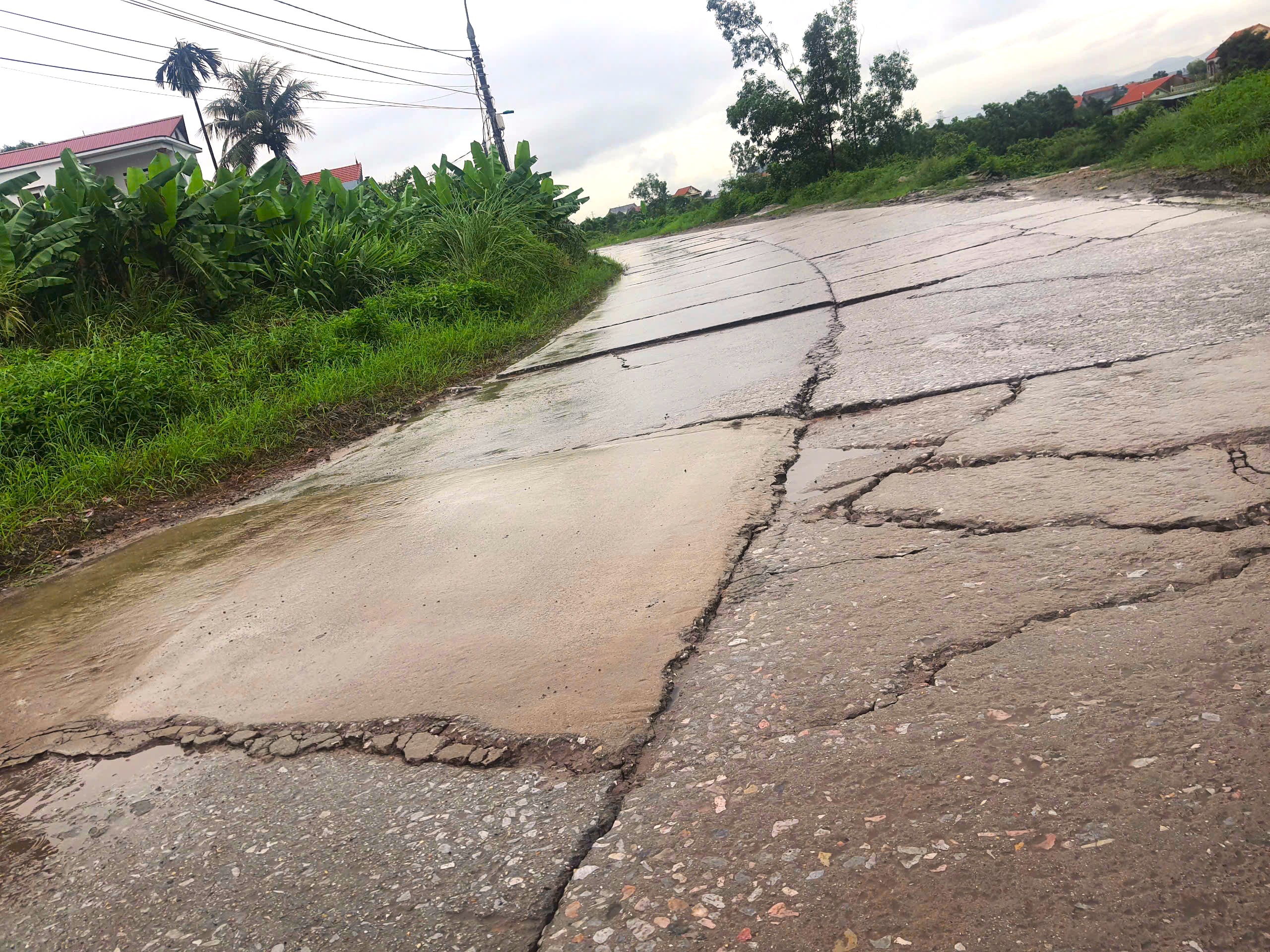 Quảng Ninh: Tuyến đường B&igrave;nh Kh&ecirc; - Mạo Kh&ecirc; xuống cấp nghi&ecirc;m trọng, d&acirc;n mong sớm sửa chữa- Ảnh 11.