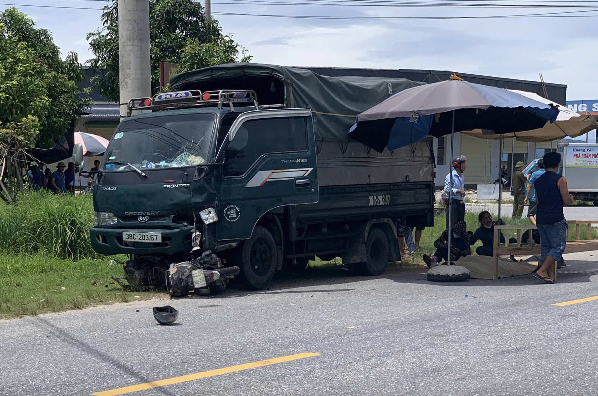 Hiện trường vụ TNGT khiến 2 người thương vong.