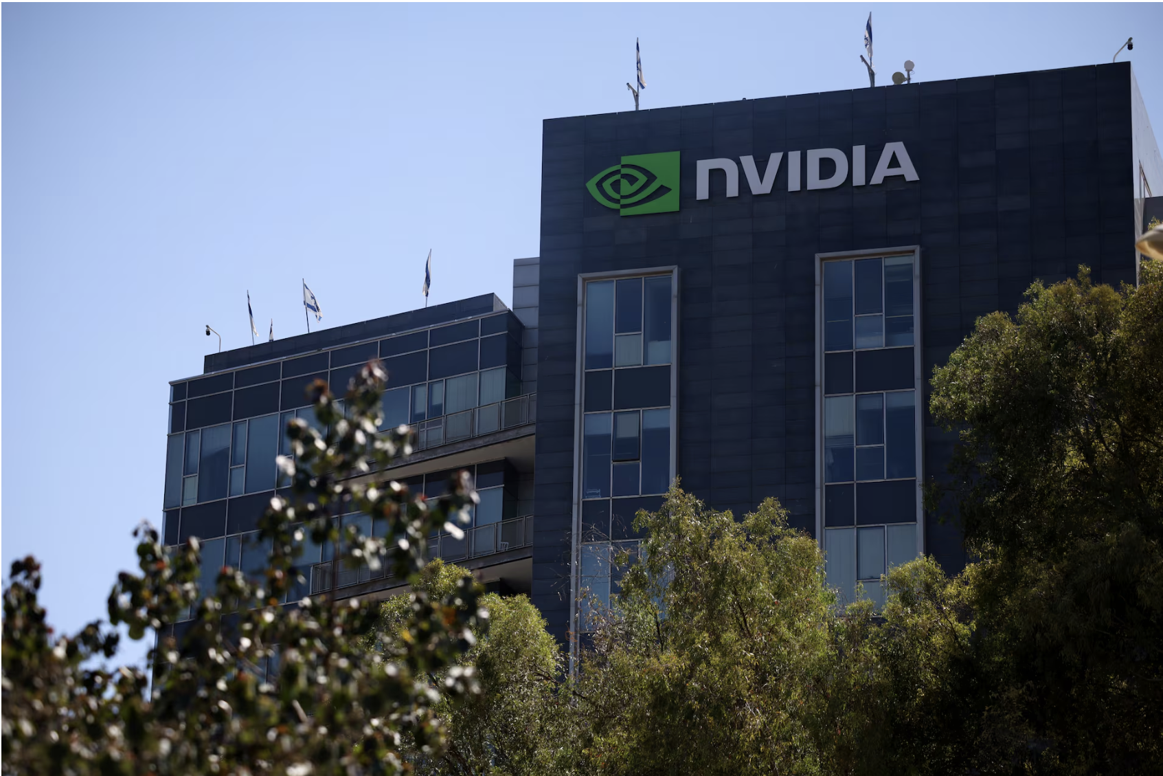 Nvidia c&aacute;n mốc lịch sử 4 ngh&igrave;n tỷ USD nhờ cơn sốt AI- Ảnh 1.