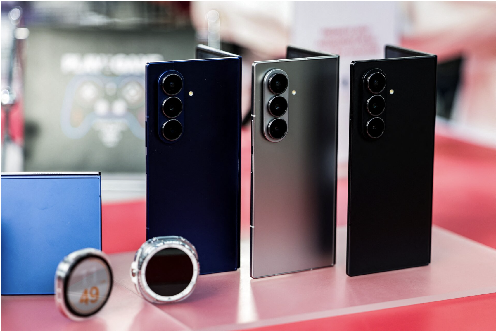 Samsung cạnh tranh bằng c&aacute;c mẫu điện thoại si&ecirc;u mỏng- Ảnh 2.